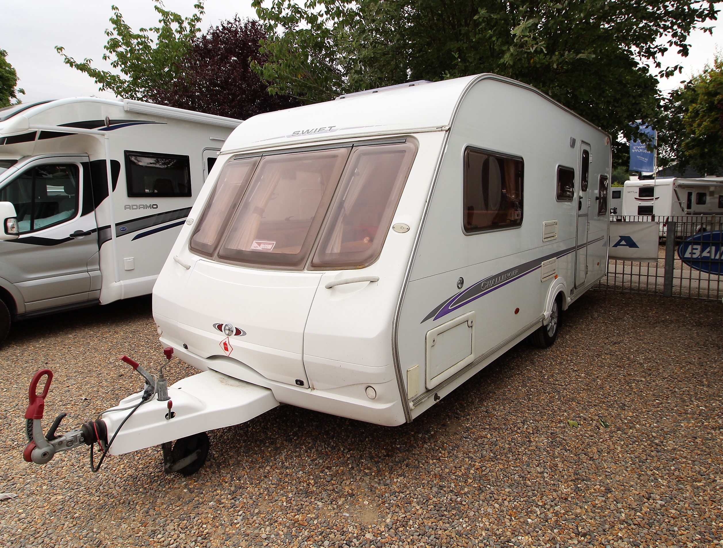 2005-swift-challenger-490l-1.jpg