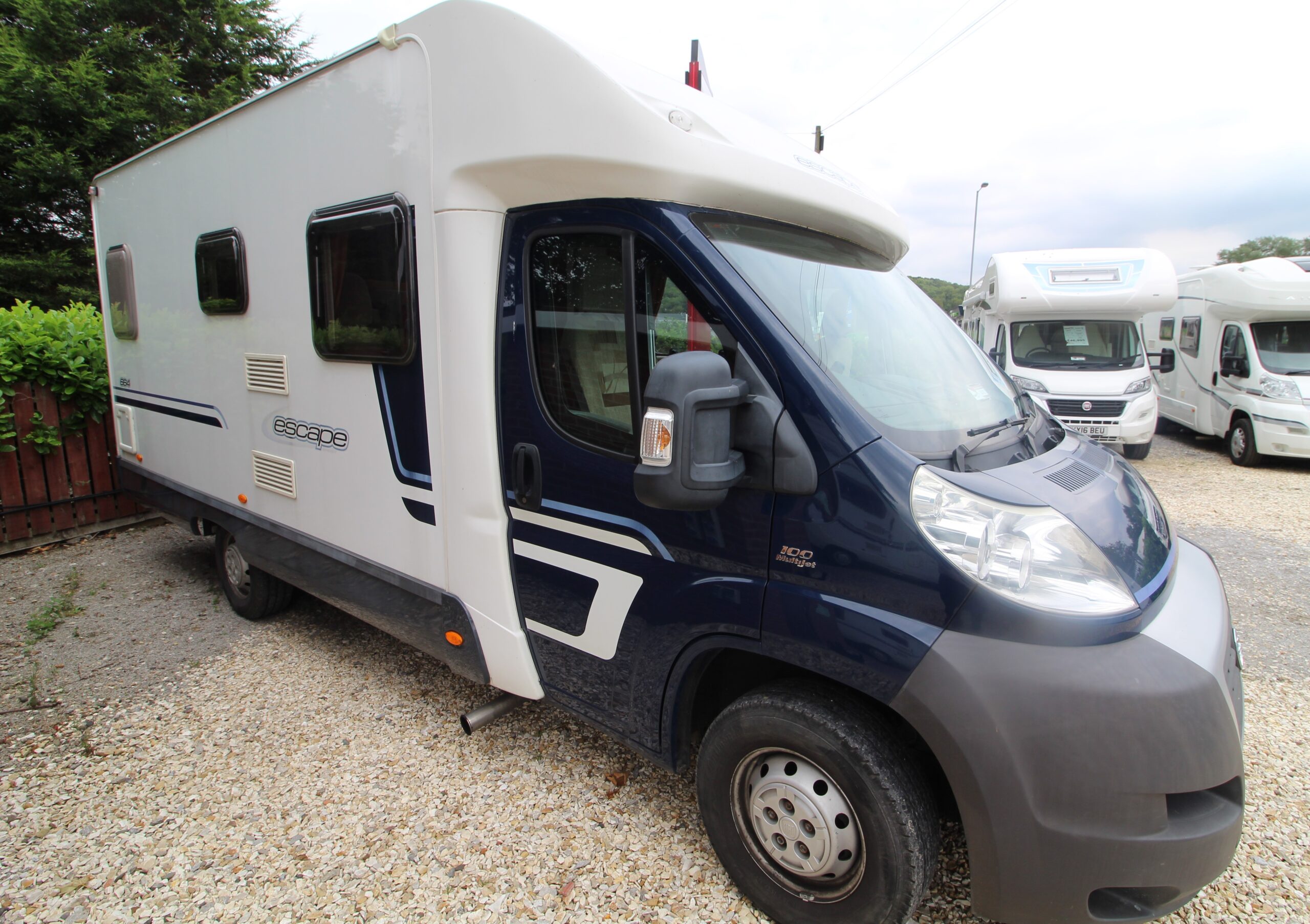 2010-swift-escape-664-front-side.jpg