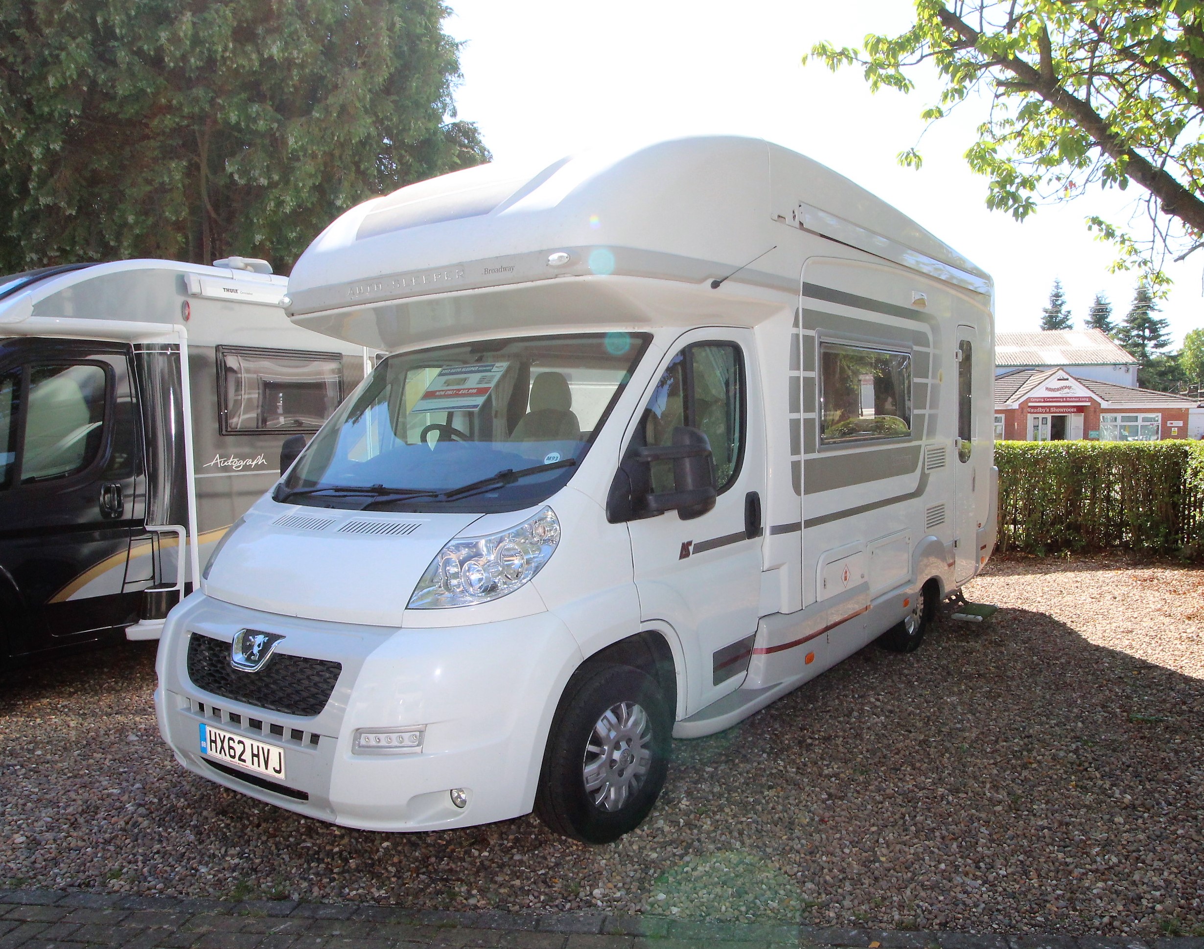 2012-auto-sleeper-broadway-ek-3.jpg
