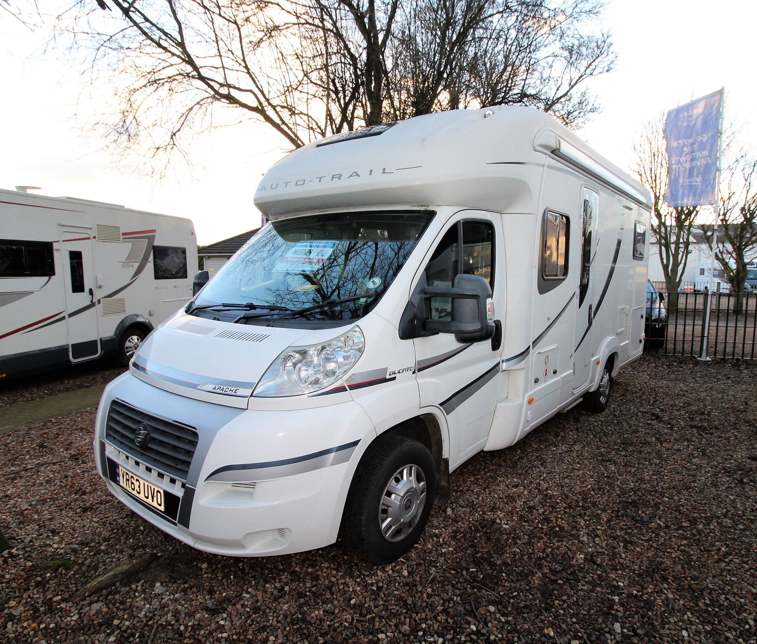 2013-auto-trail-apache-632-used-19.jpg