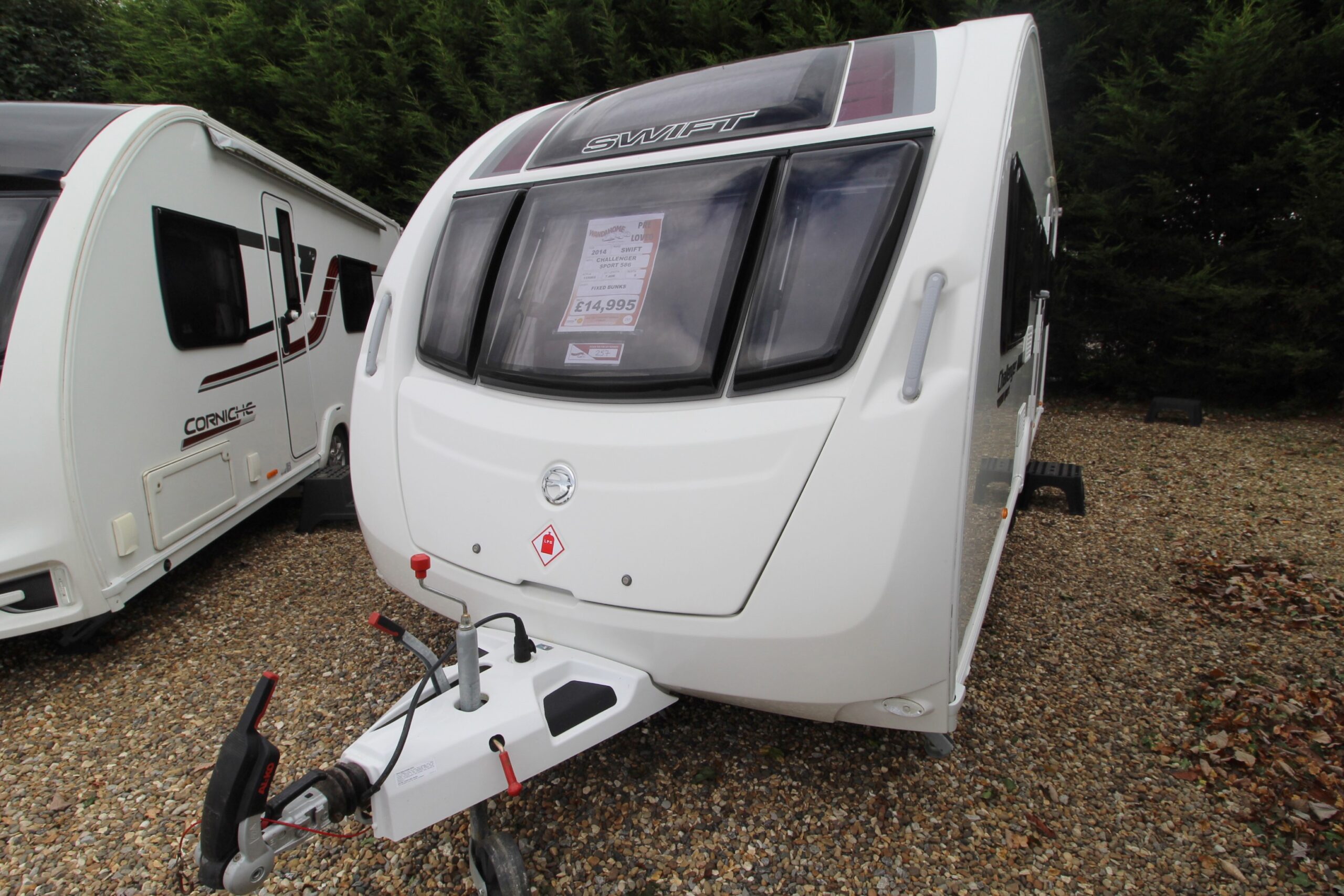 2014-swift-challenger-586-caravan-wandahome-12.jpg