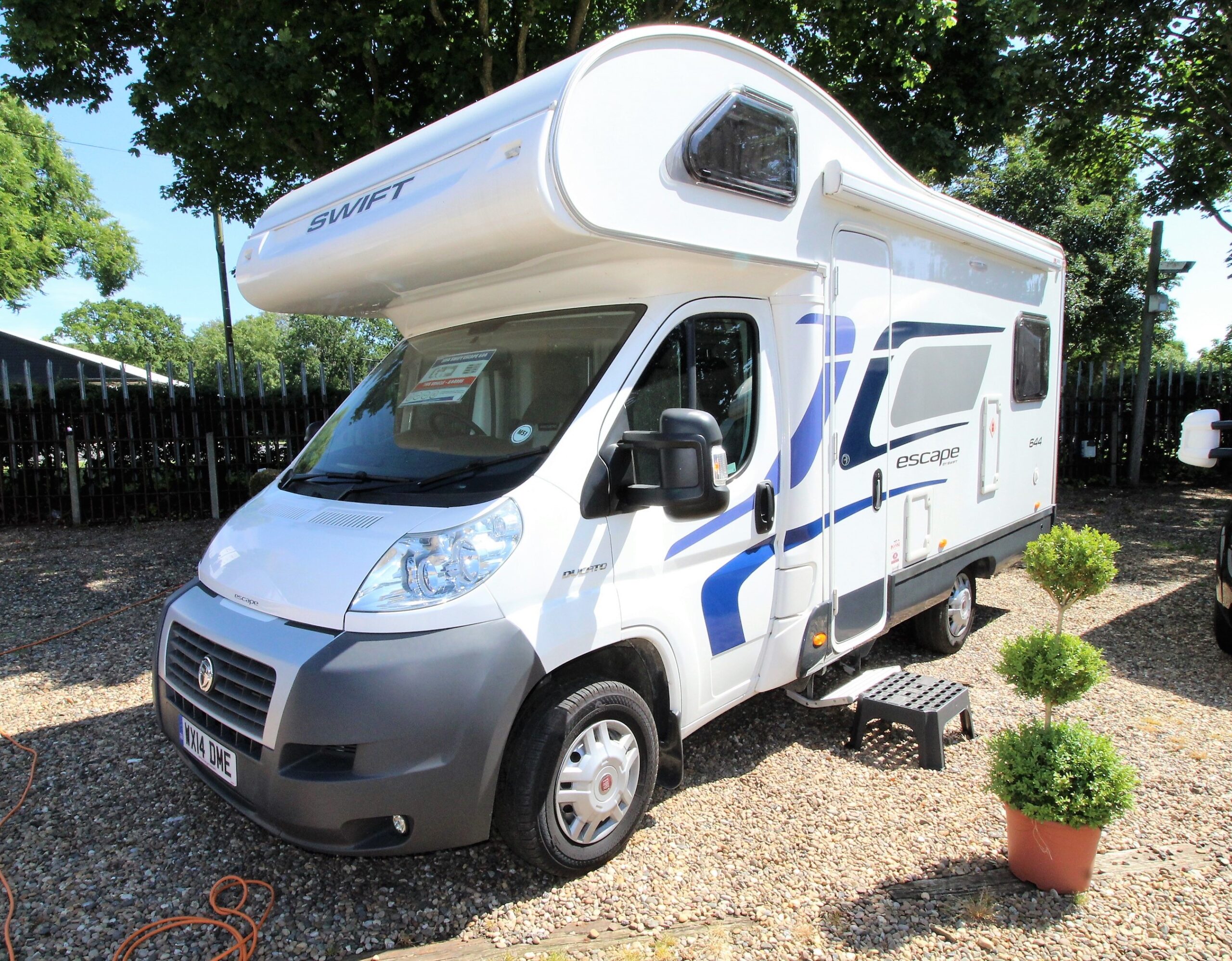 2014-swift-escape-644-used-10.jpg