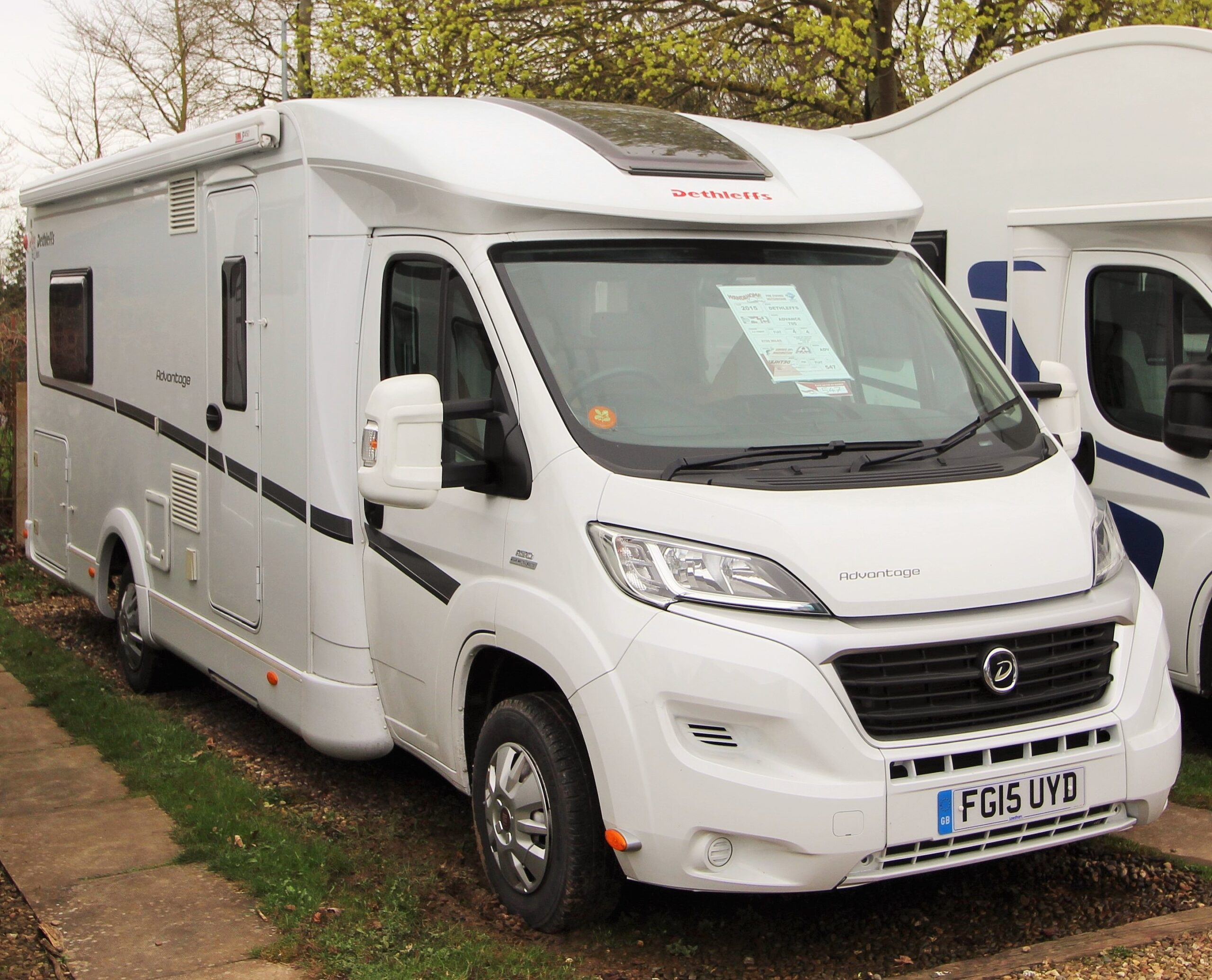 2015-dethleffs-advance-705-front-side-2.jpg
