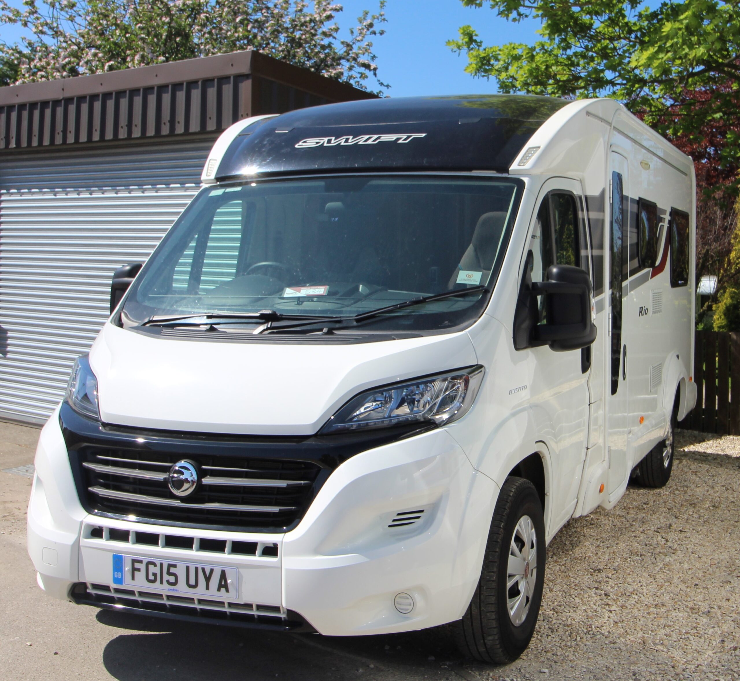 2015-swift-rio-320-front-side-2.jpg