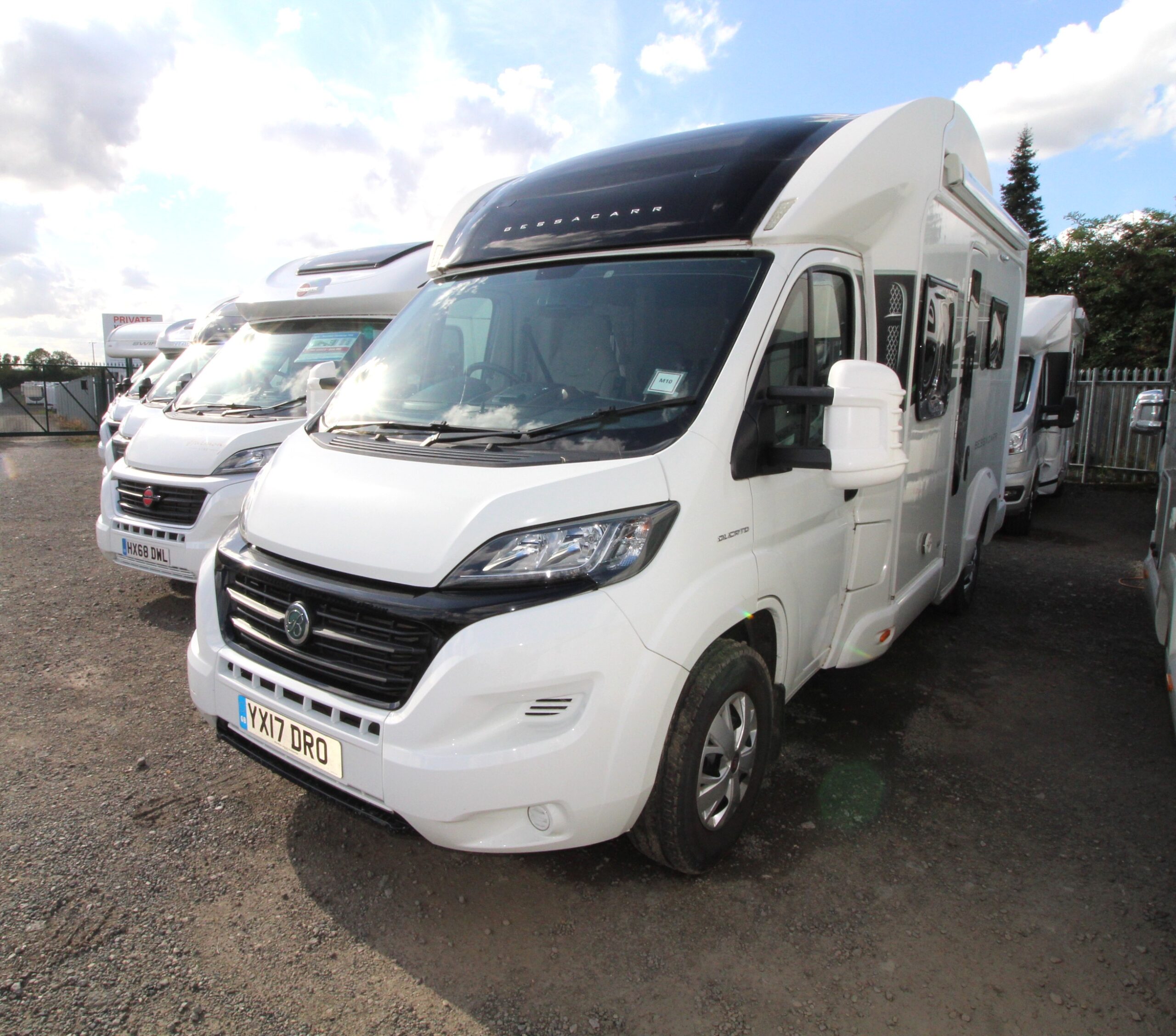 2017-bessacarr-424-key-10-stock-66442-3.jpg