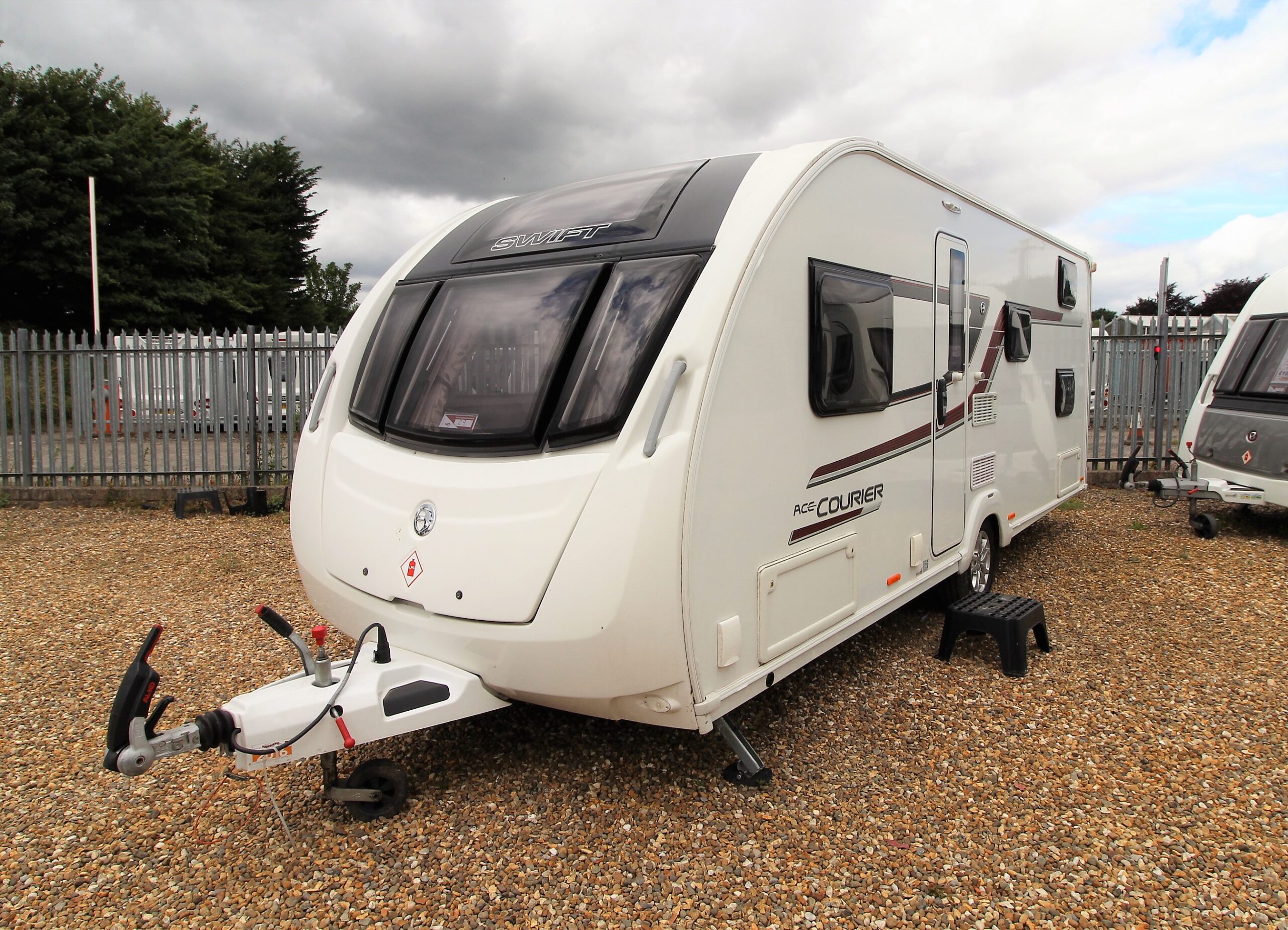 2017-swift-ace-courier-1.jpg