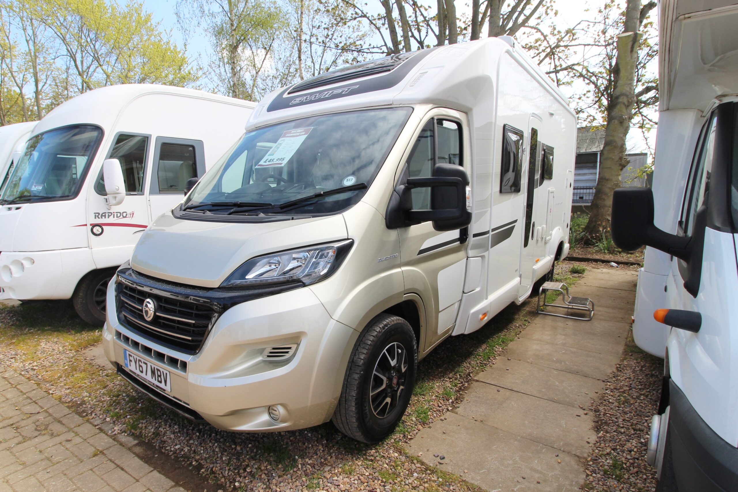 2017-swift-champagne-695-motorhome-wandahome-21.jpg