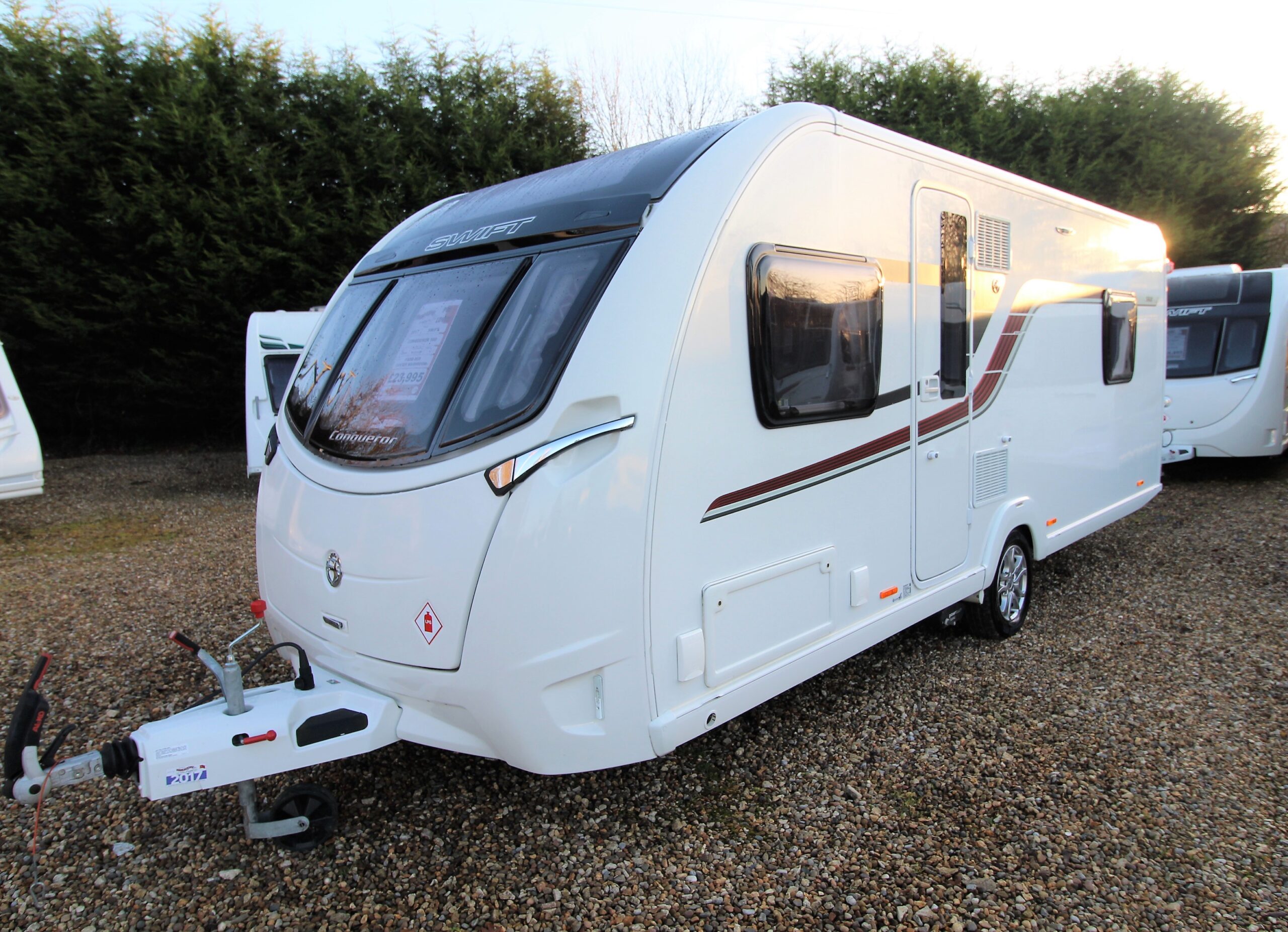 2017-swift-conqueror-560-2.jpg
