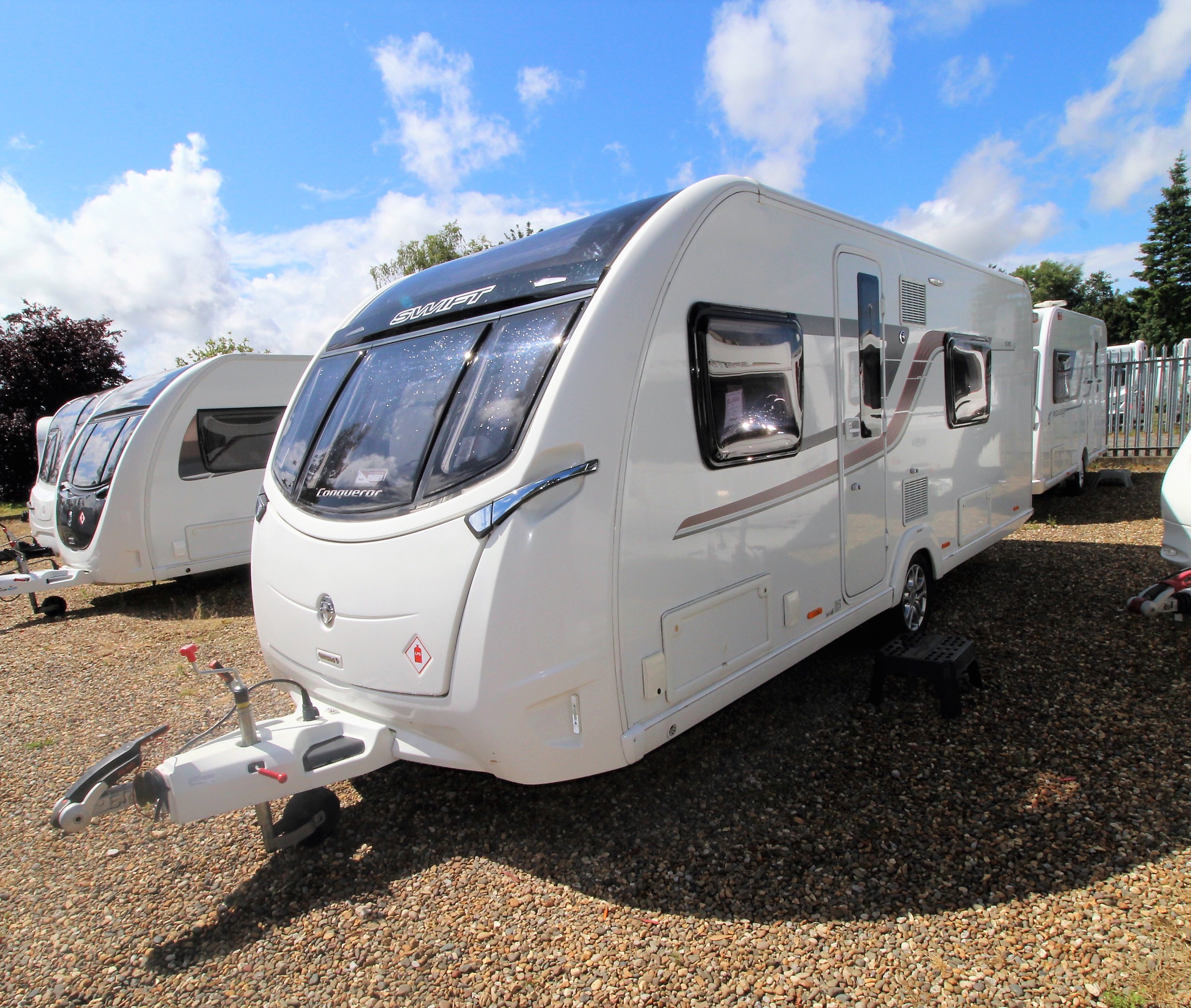 2017-swift-conqueror-570-used-1.jpg