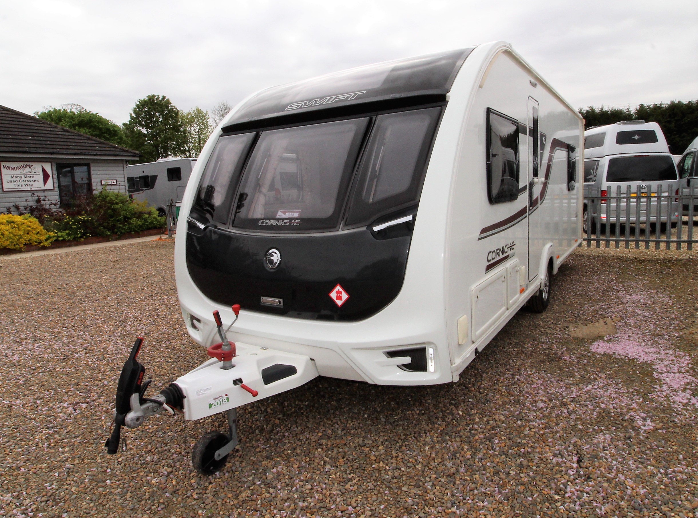 2017-swift-corniche-194-1_1.jpg