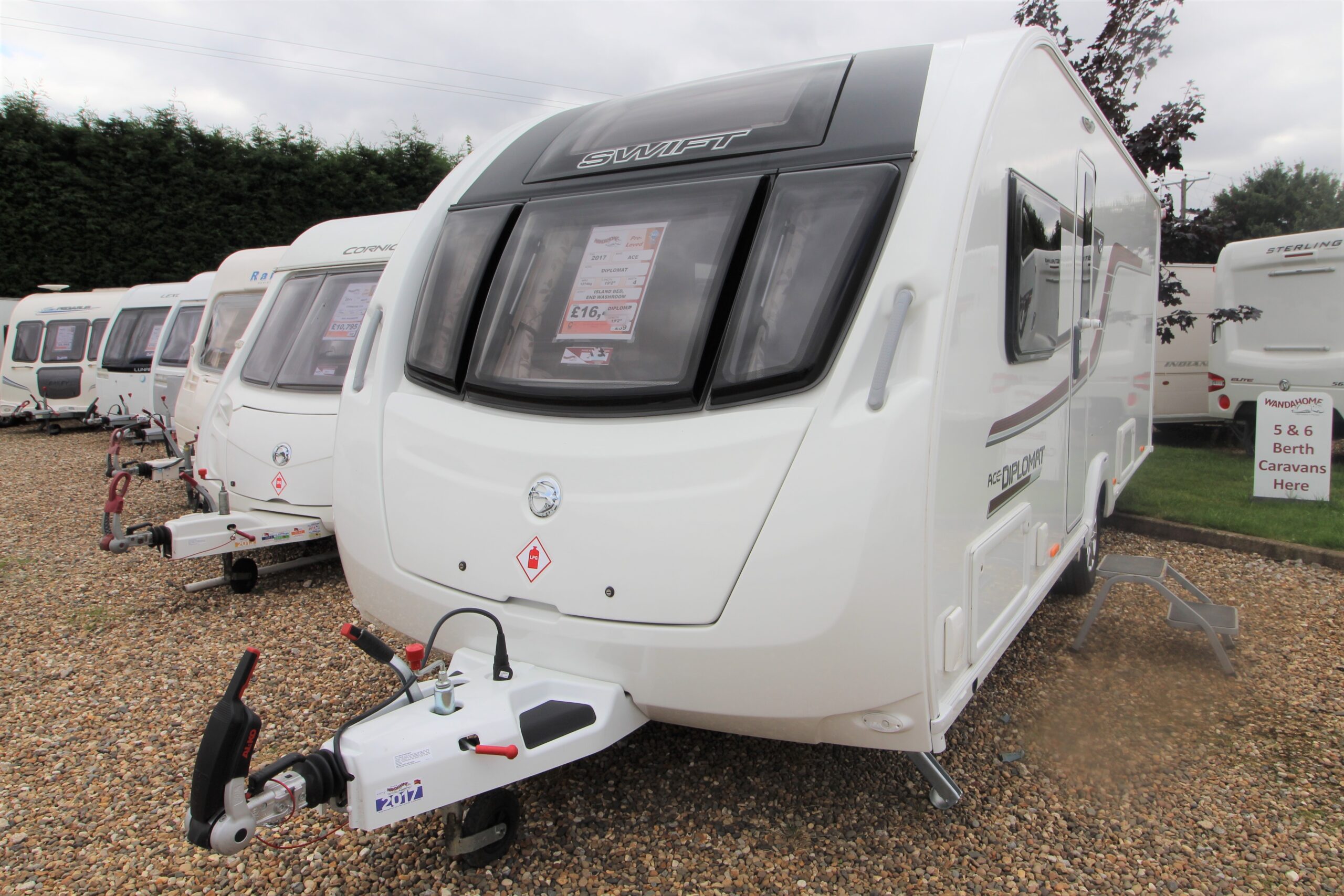 2017-used-swift-ace-diplomat-caravan-image_1.jpg