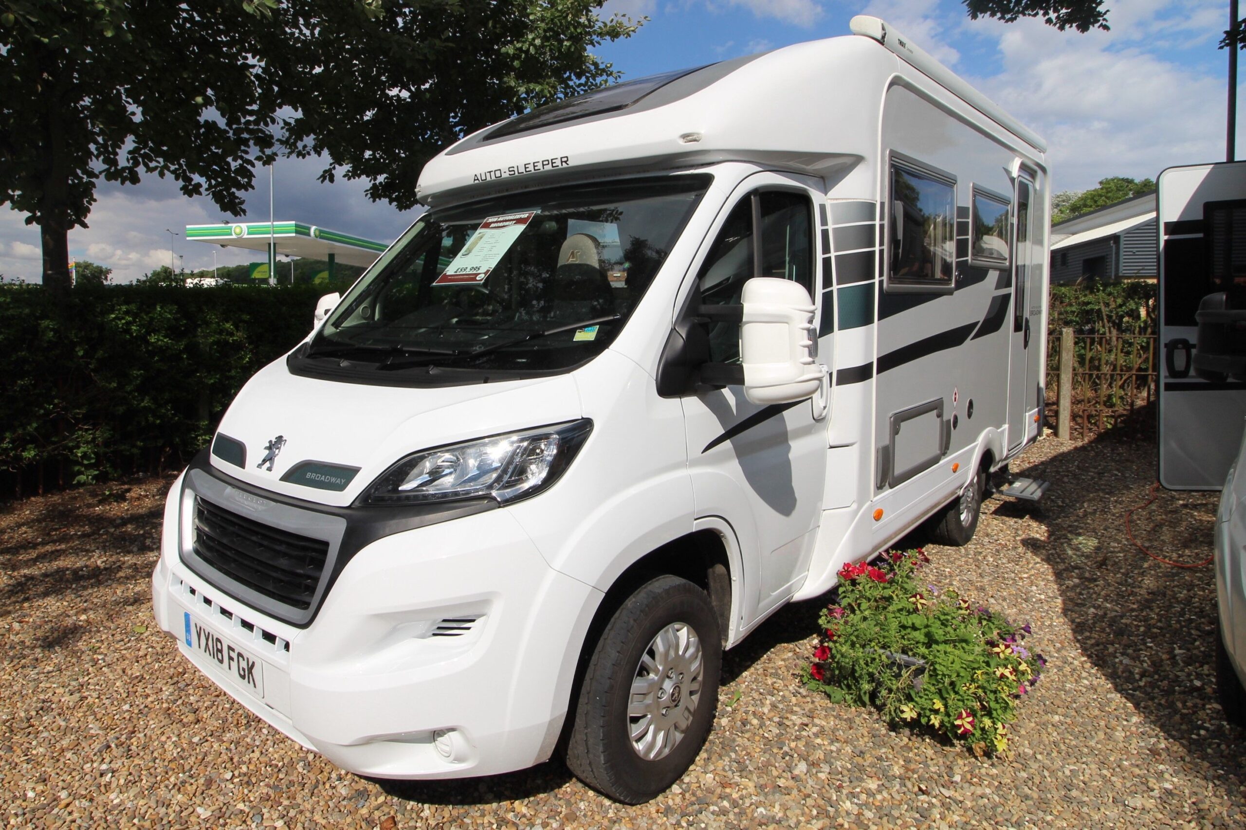 2018-autosleeper-broadway-motorhome-wandahome-4.jpg