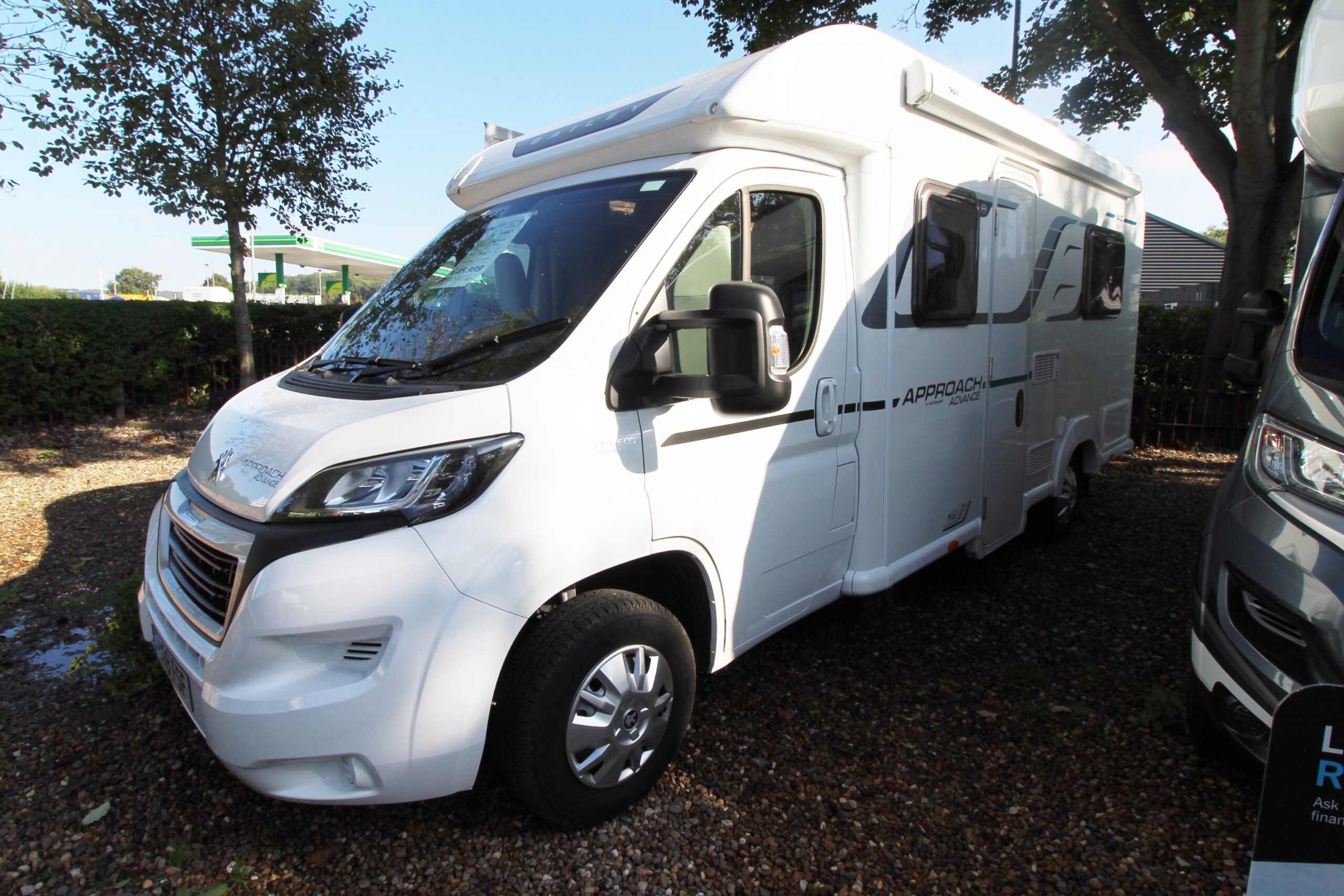 2018-bailey-approach-advance-640-motorhome-2.jpg