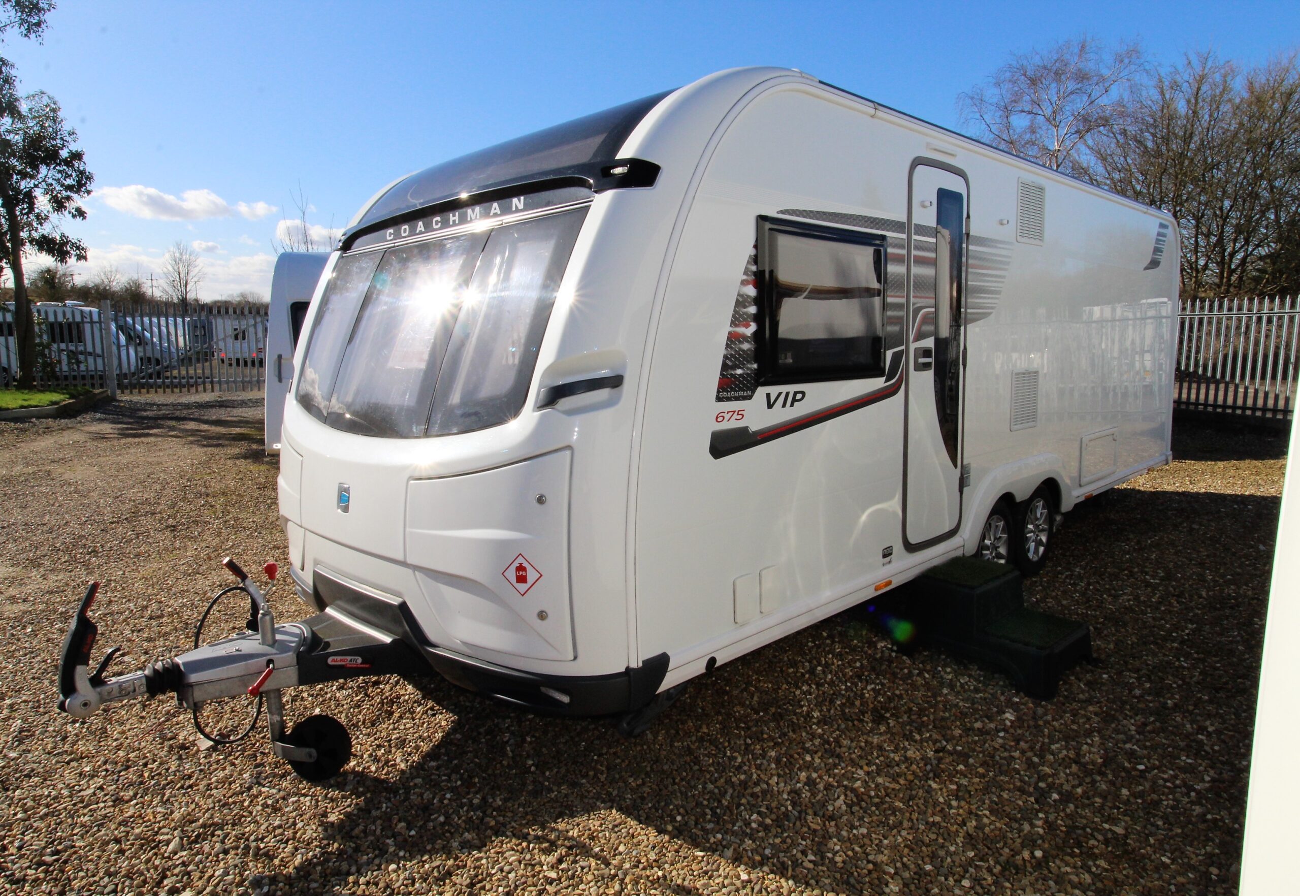 2018-coachman-vip-675-16.jpg