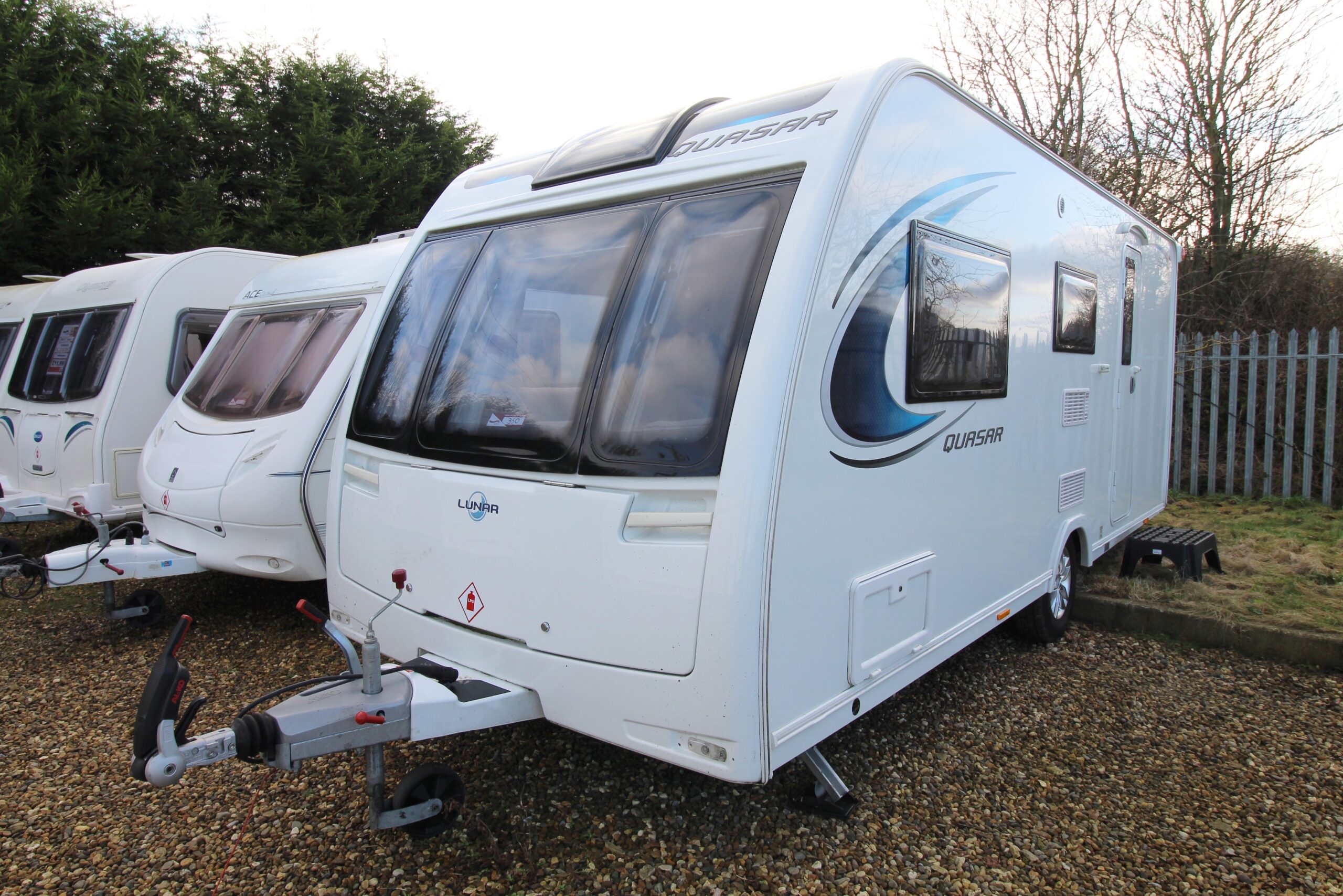 2018-lunar-quasar-542-used-caravan-front_1.jpg
