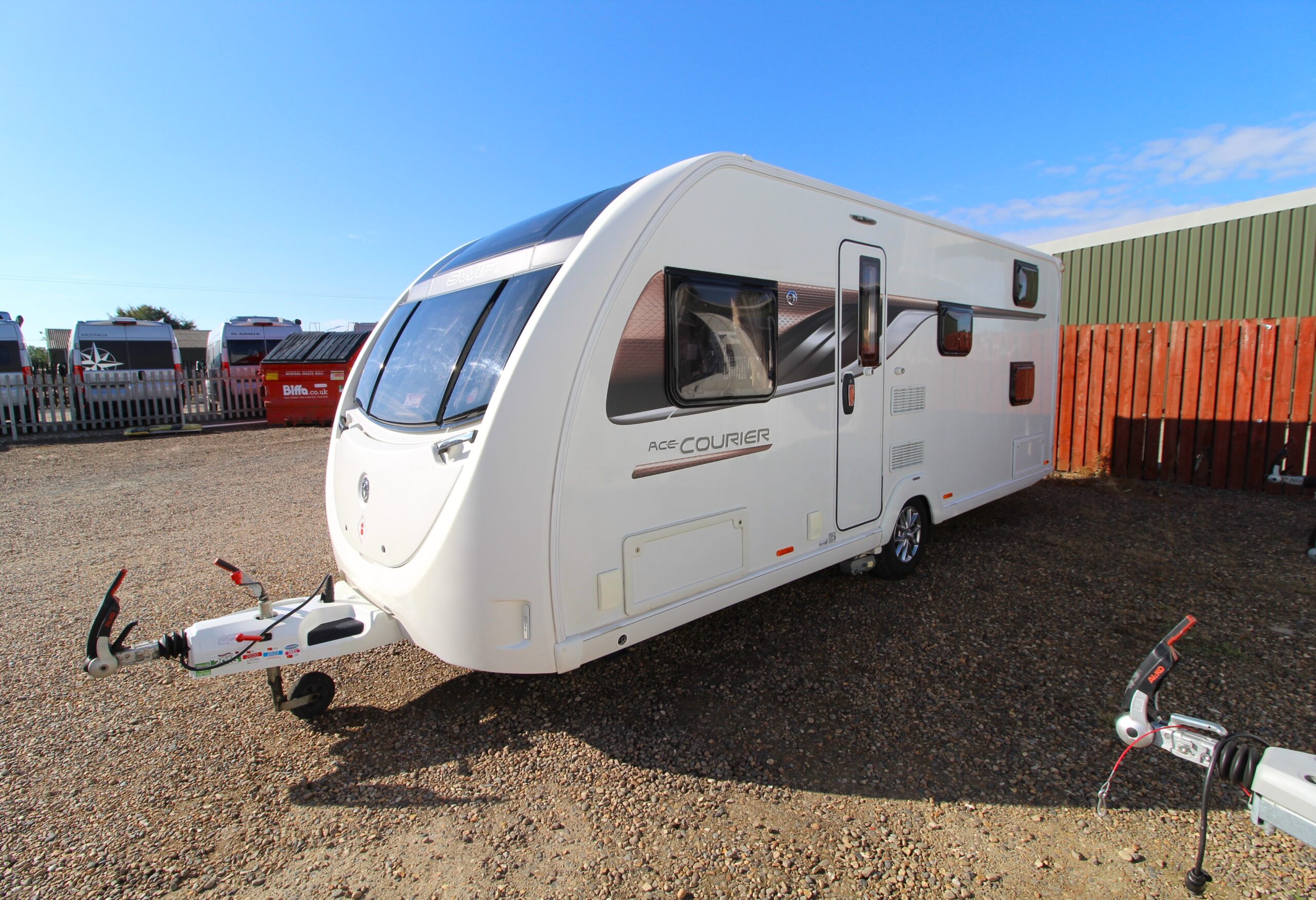 2018-swift-ace-courier-used-exterior-6.jpg