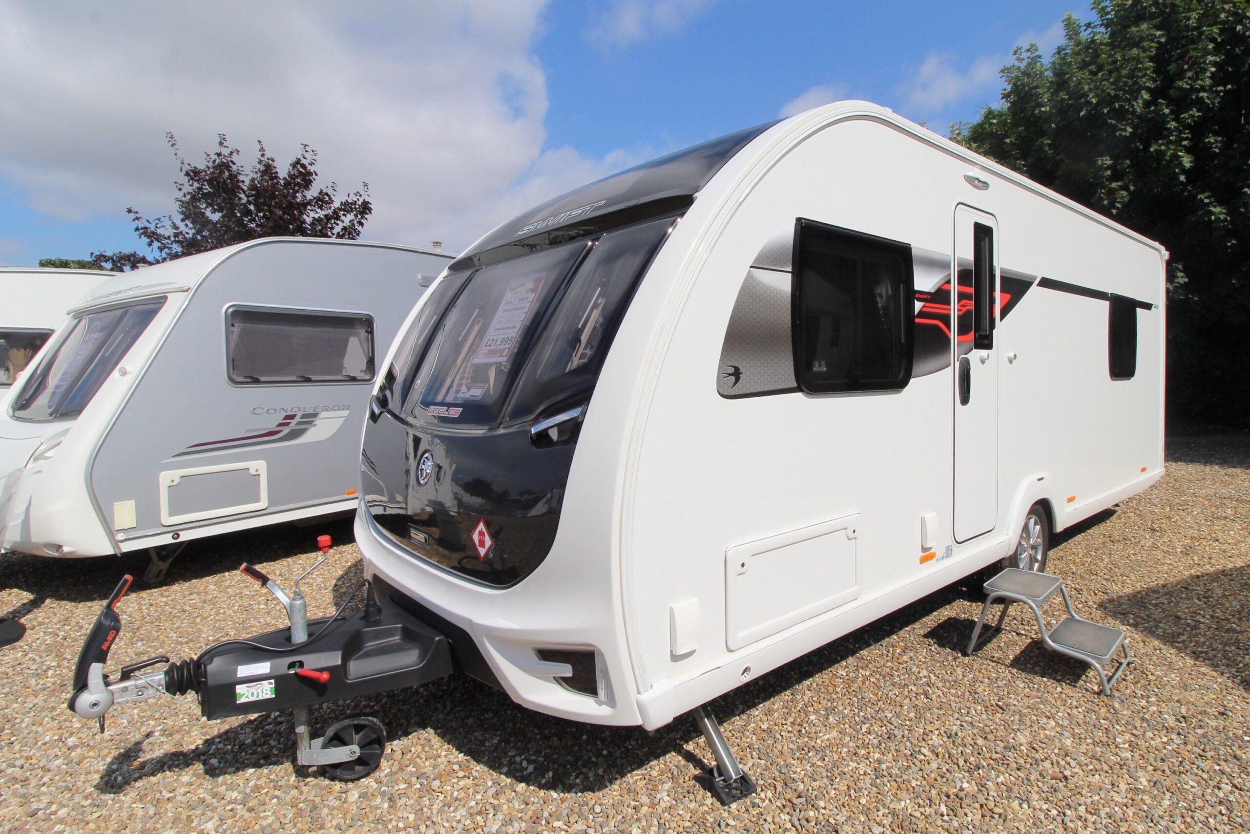 2018-swift-eccles-560-lux-caravan-2.jpg