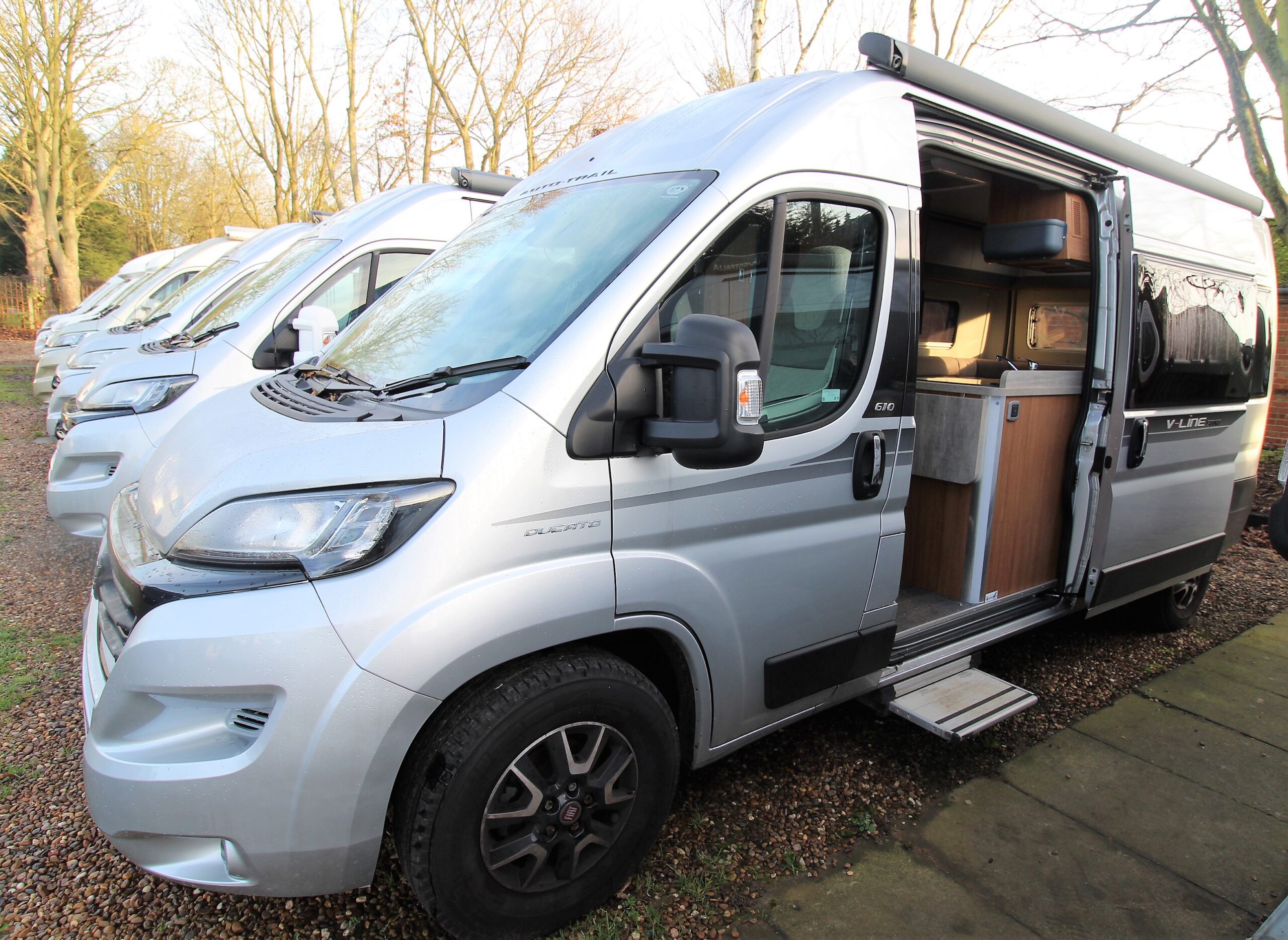 2019-autotrail-v-line-610-3.jpg