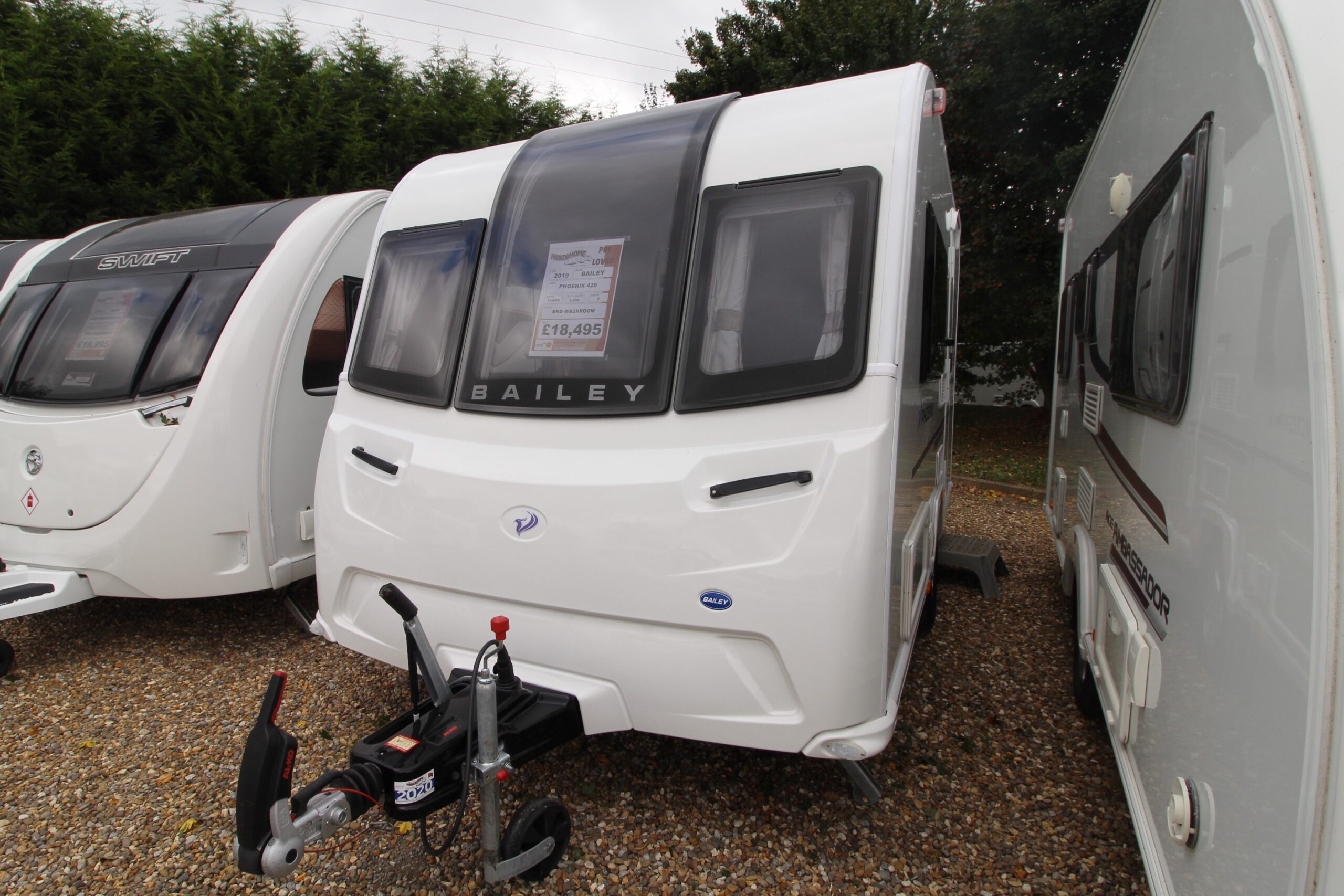 2019-bailey-phoenix-420-wandahome-caravan-2.jpg