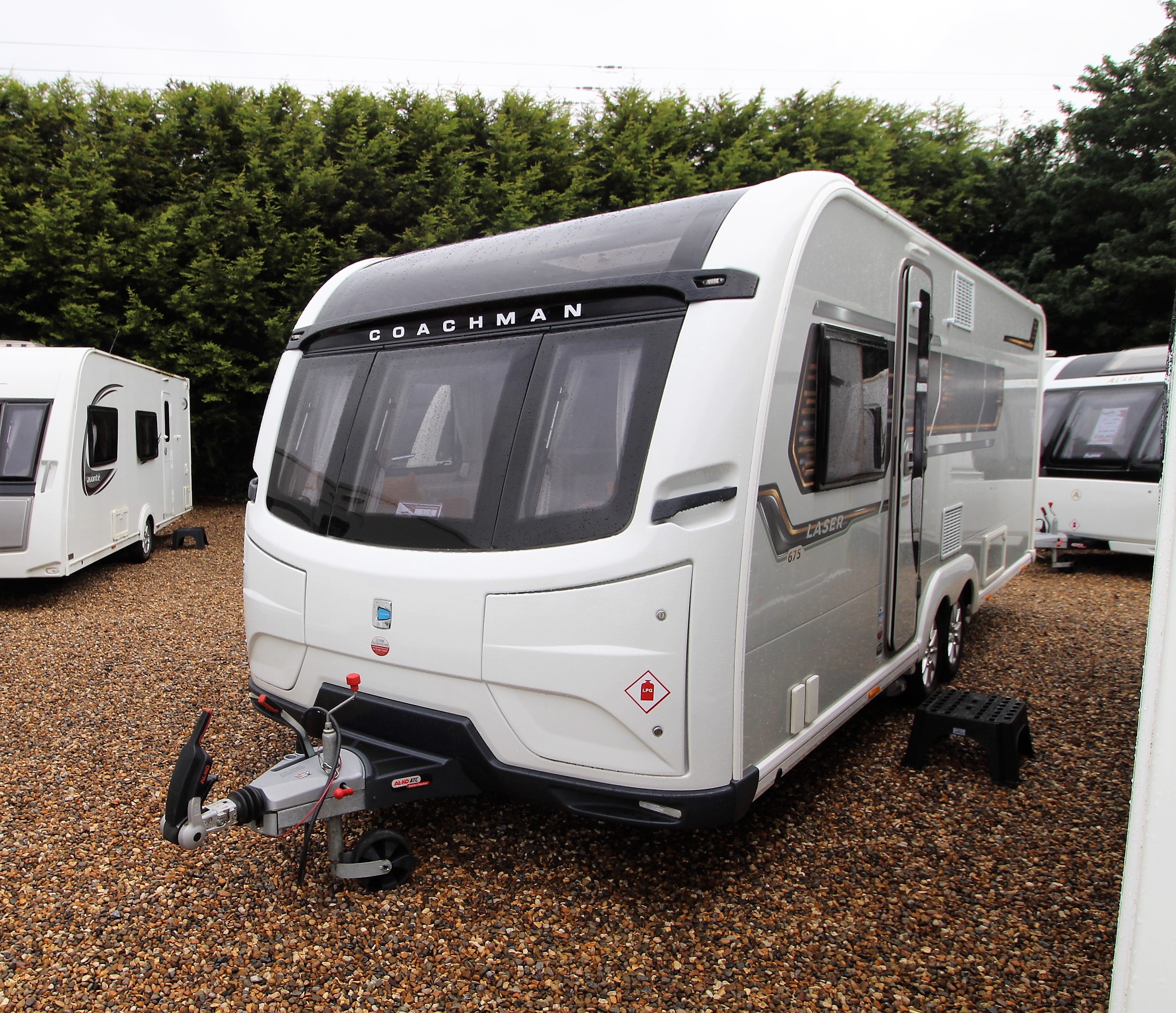 2019-coachman-laser-675-11.jpg