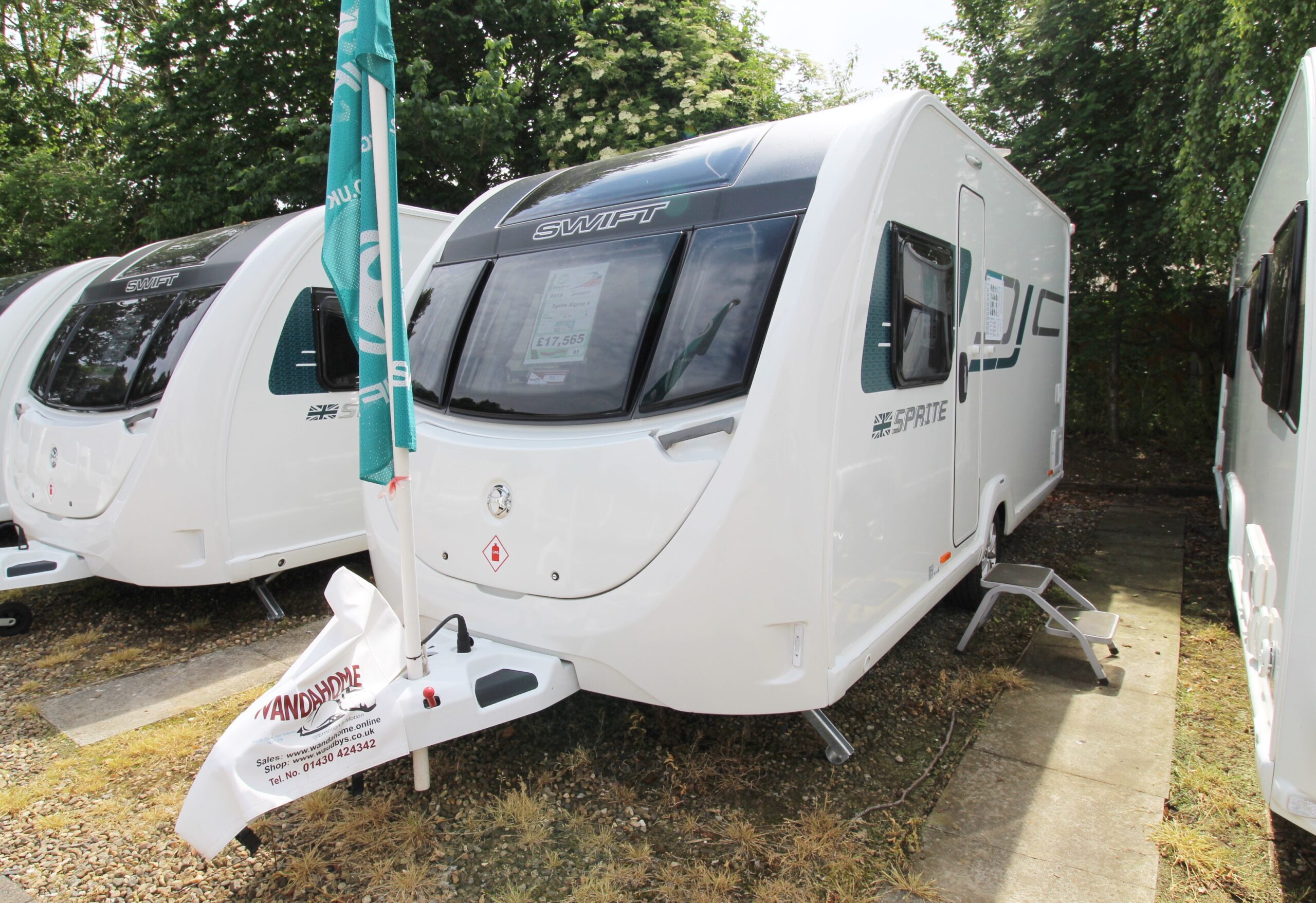 2019-sprite-alpine-4-exterior.jpg