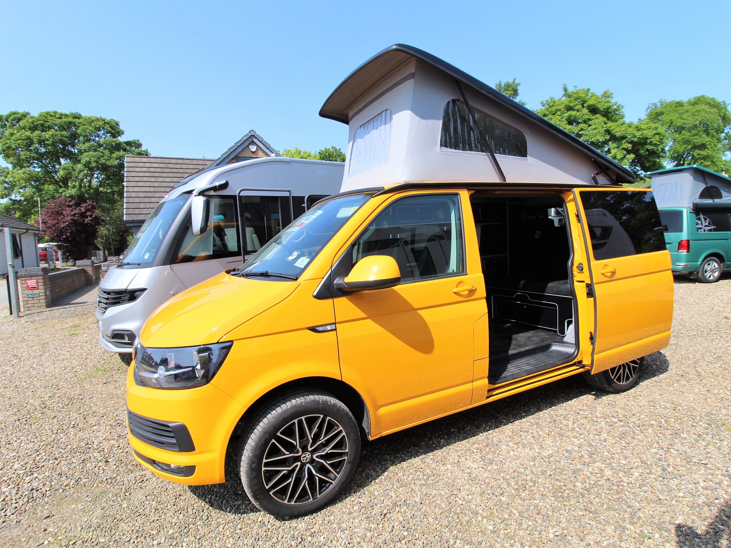 2019-vw-camper-king-monte-carlo-used-7.jpg