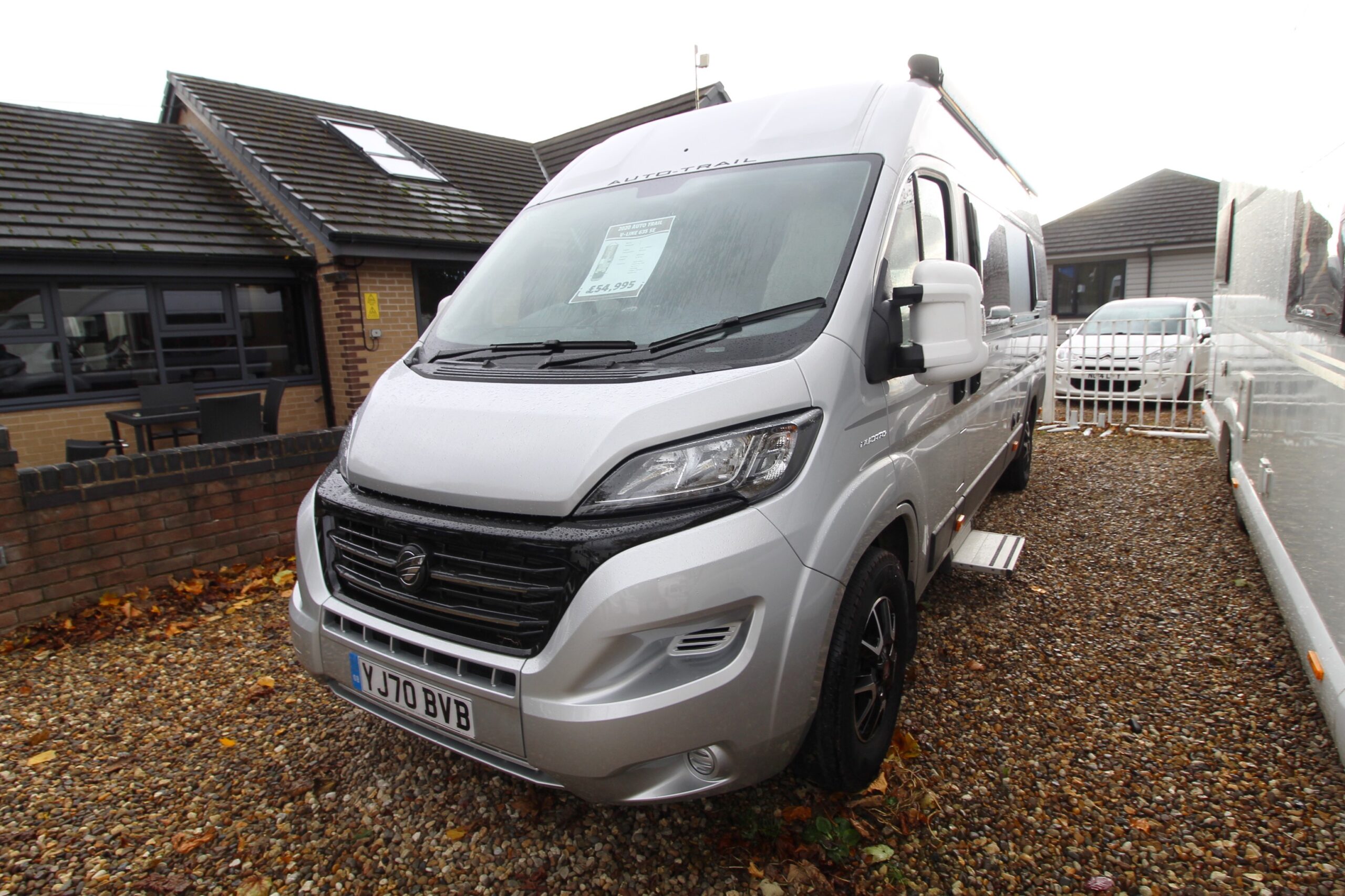 2020-auto-trail-vline-635-campervan-15.jpg