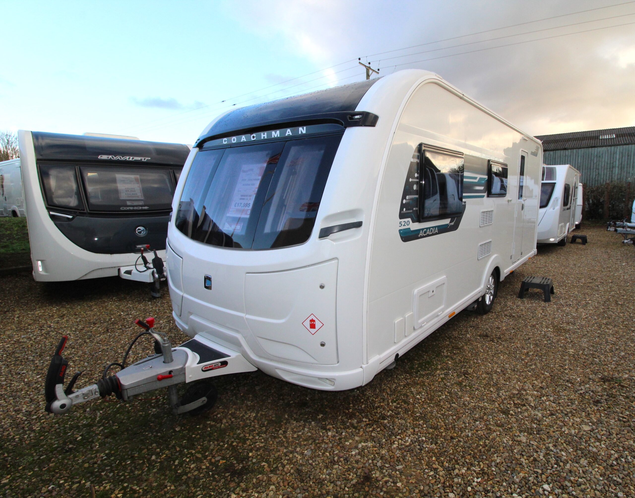 2020-coachman-acadia-520-14.jpg