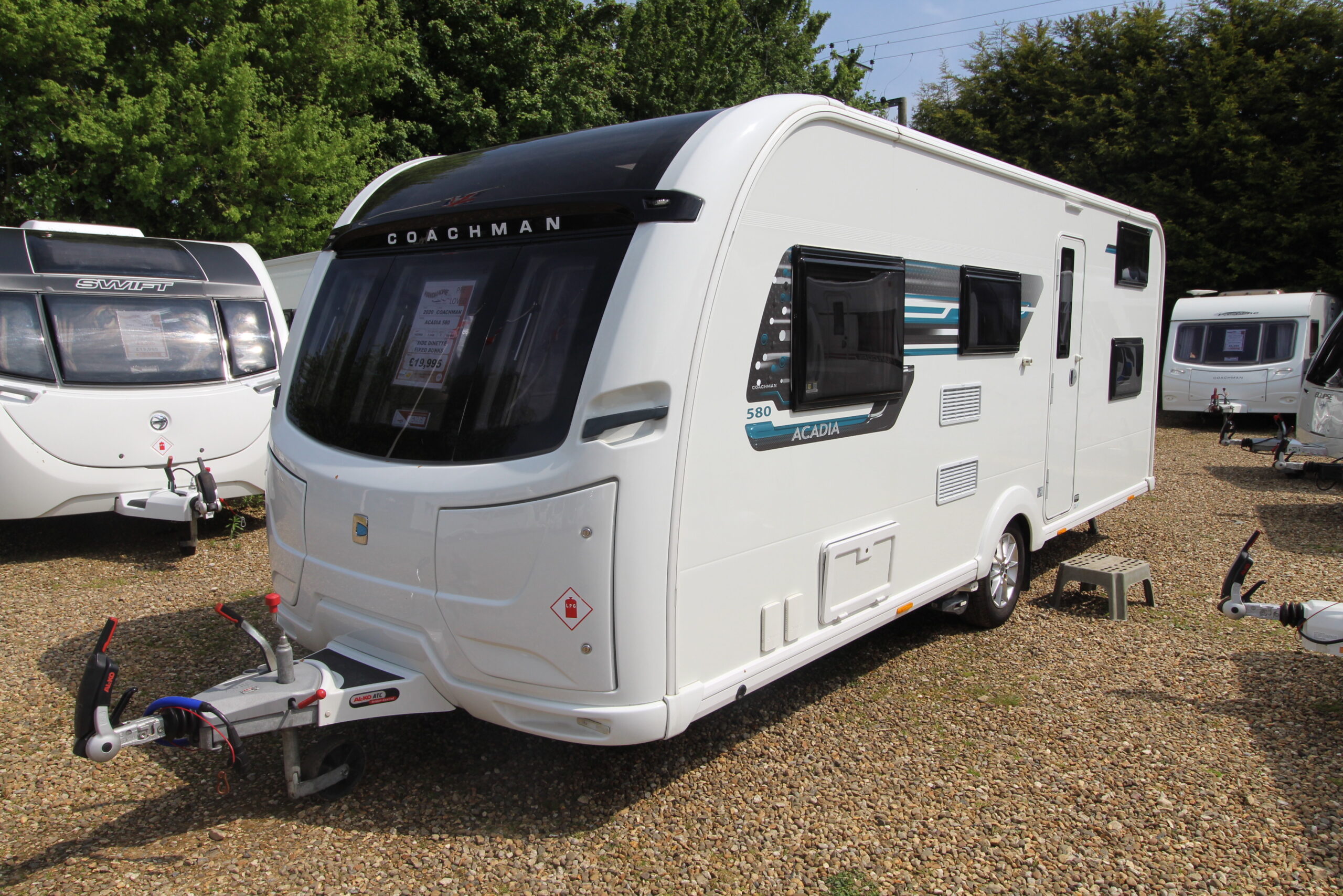 2020-coachman-acadia-560-13.jpg