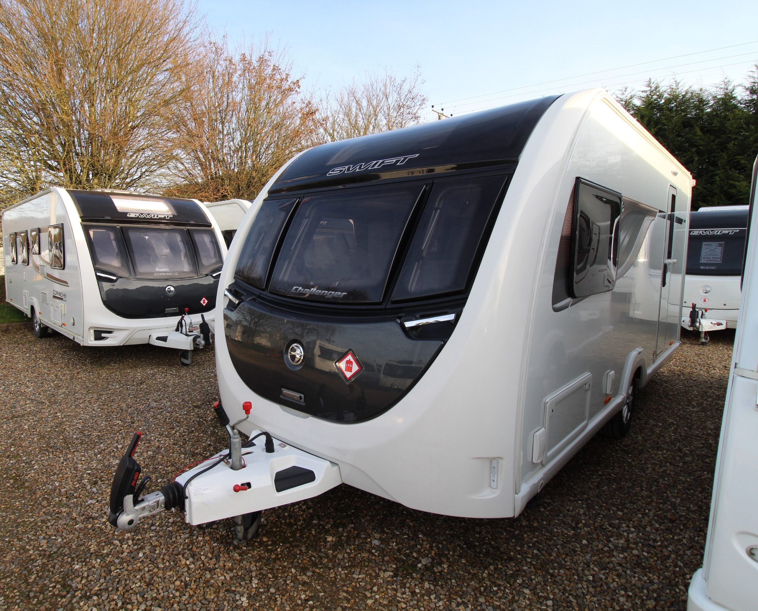2020-swift-challenger-480-used-3_1.jpg