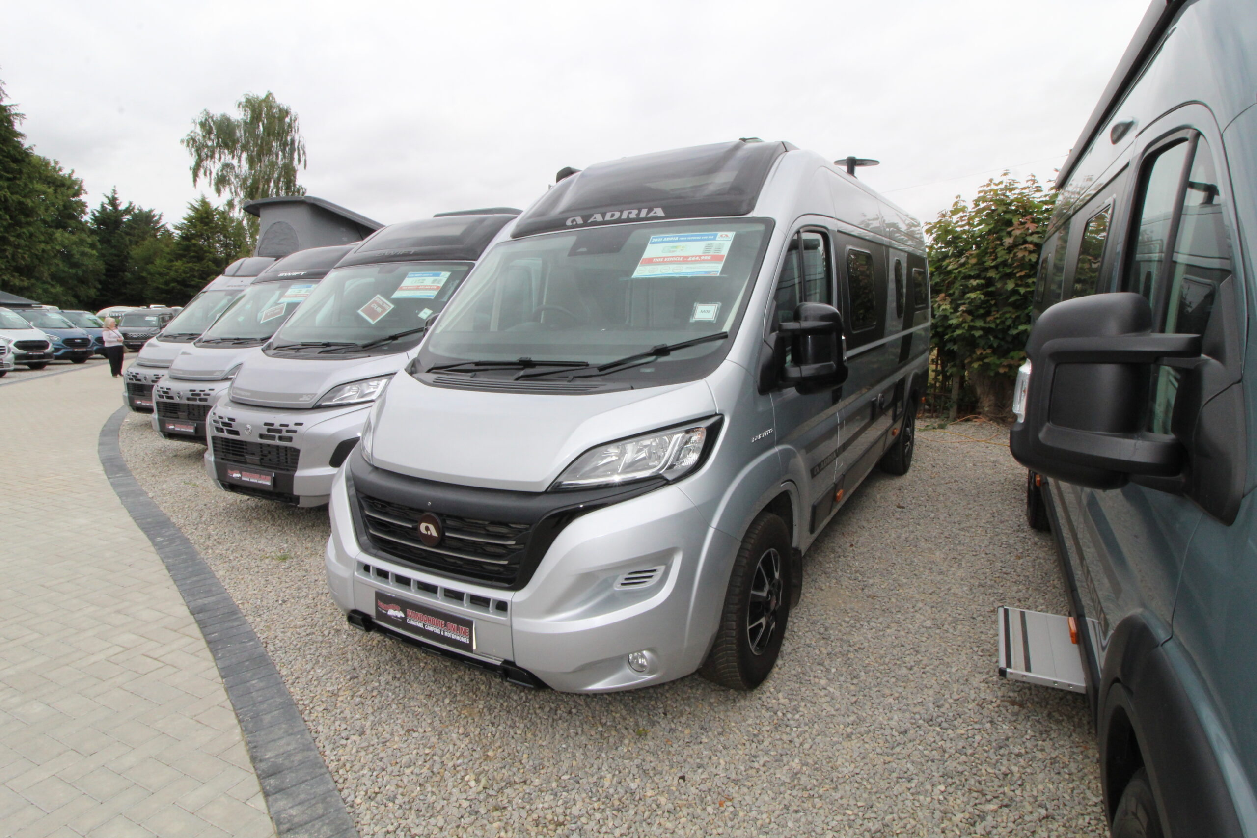 2021-adria-twin-supreme-640-slb-2.jpg