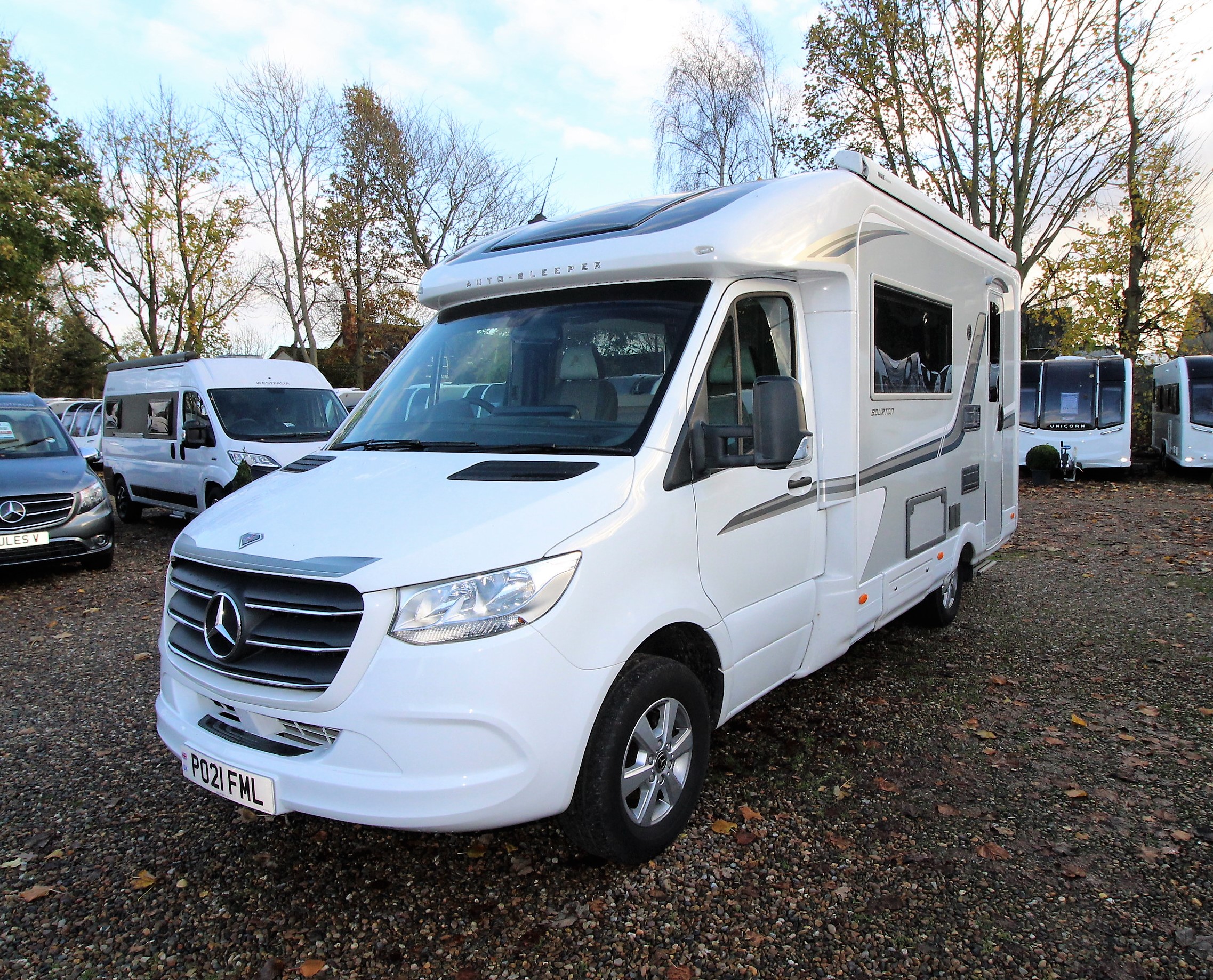 2021-autosleeper-bourton-3.jpg