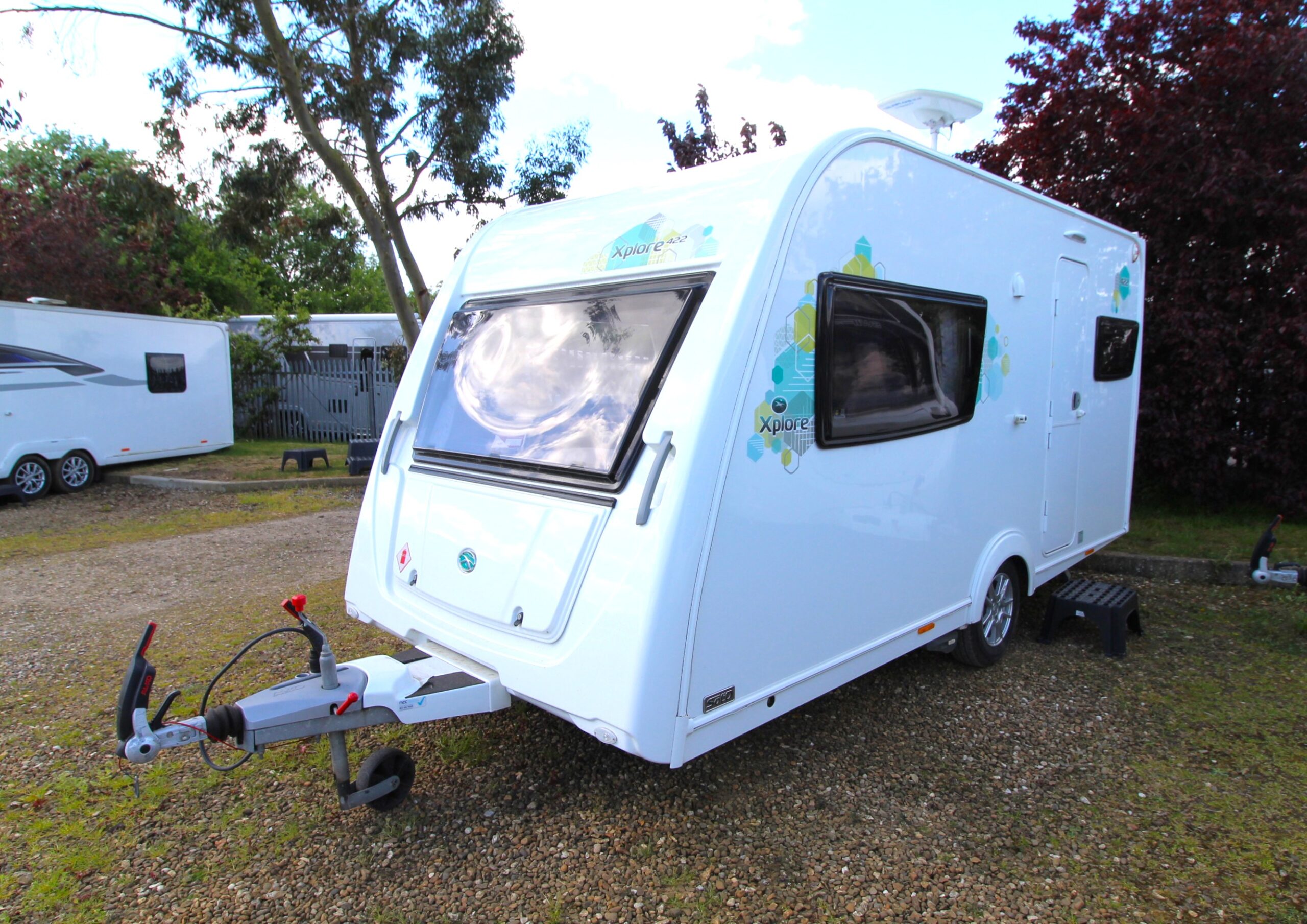 2021-elddis-xplore-422-used-3.jpg