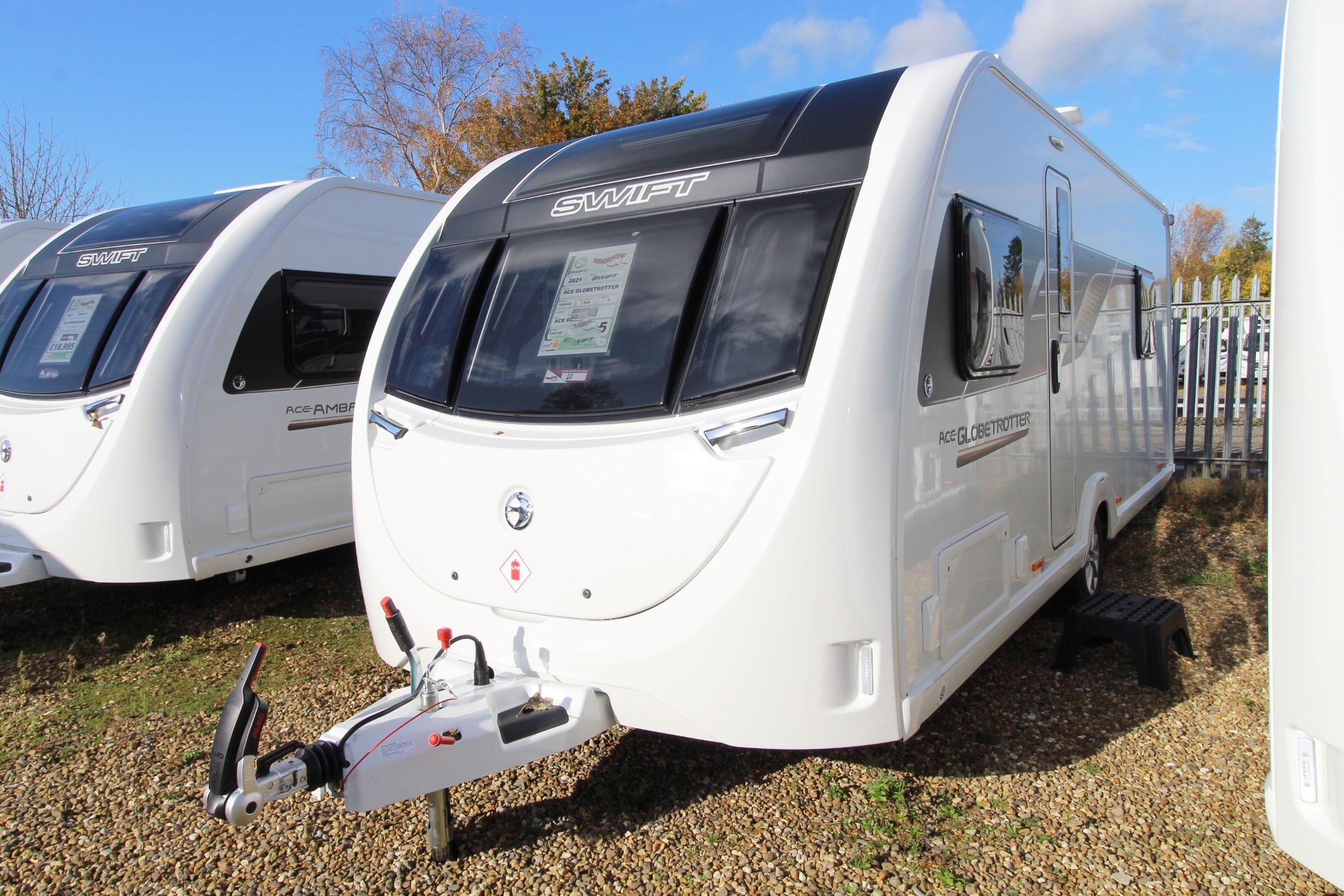 2021-new-swift-ace-globetrotter-wandahome-caravan-1_3.jpg