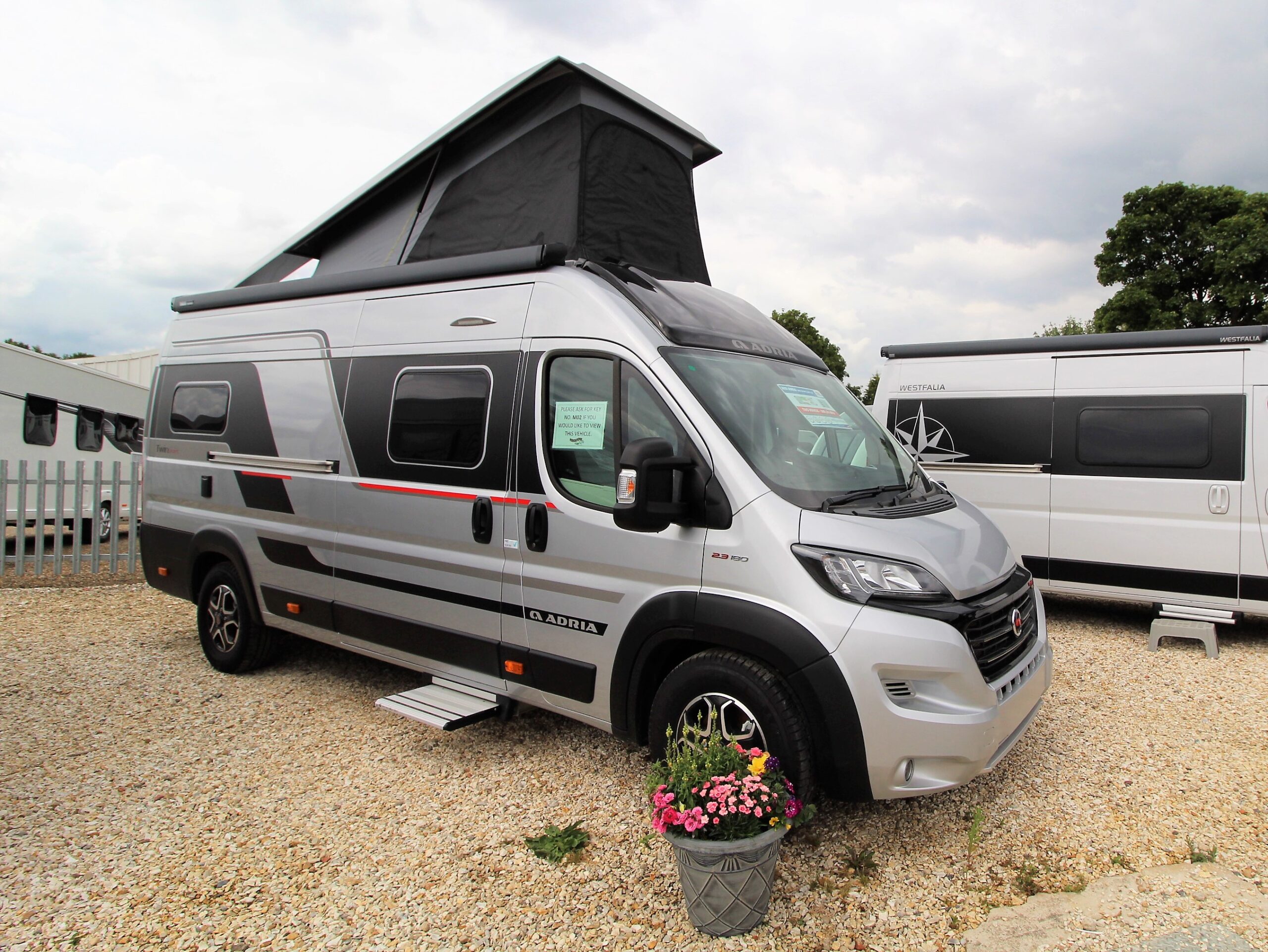 2022-adria-twin-sports-640-sgx-summer1.jpg