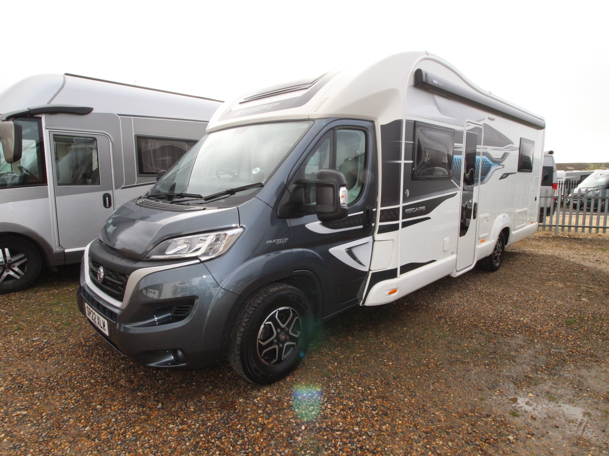 2022-esape-674-used-4.jpg