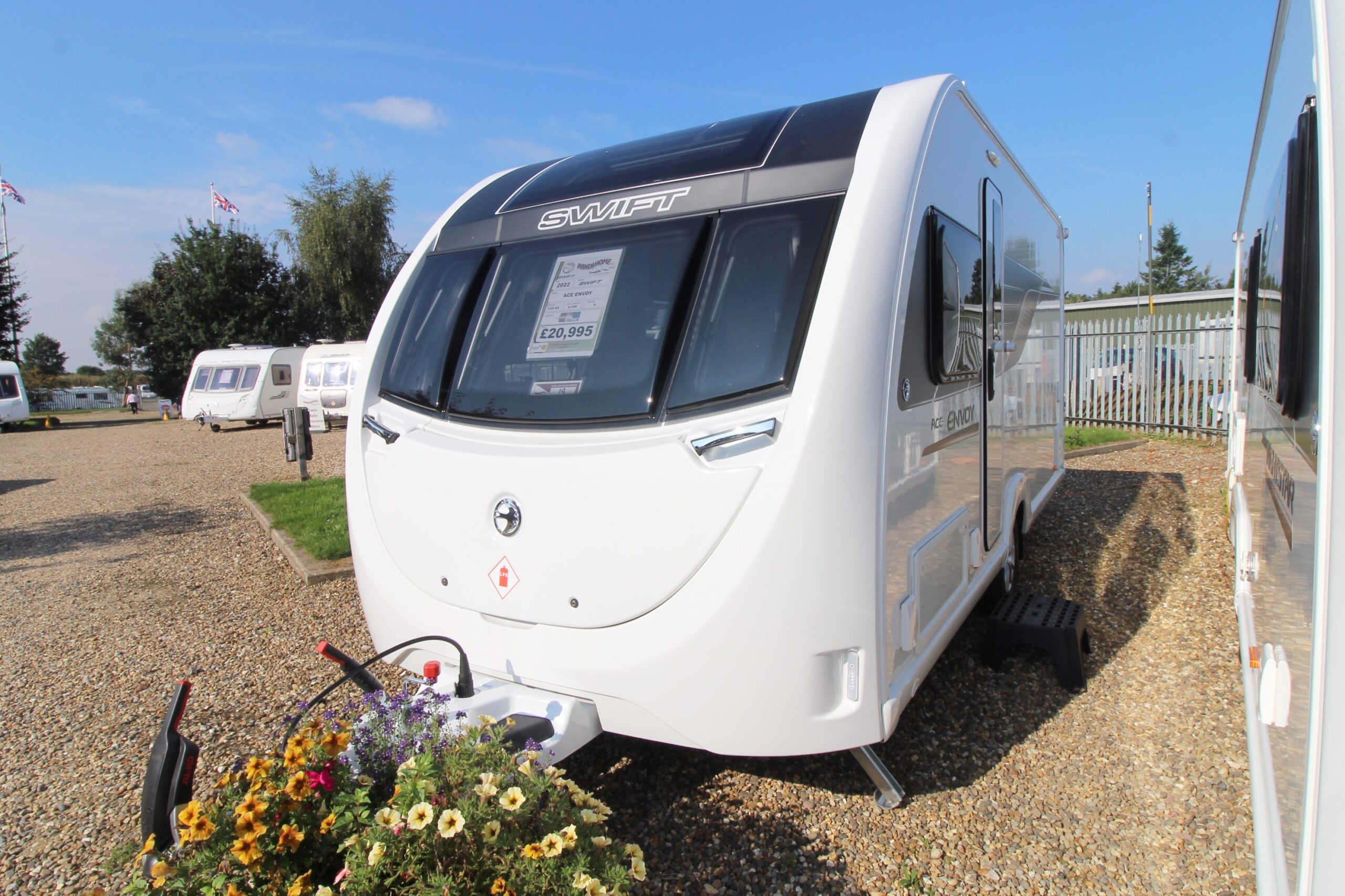 2022-swift-ace-envoy-wandahome-caravan-1.jpg