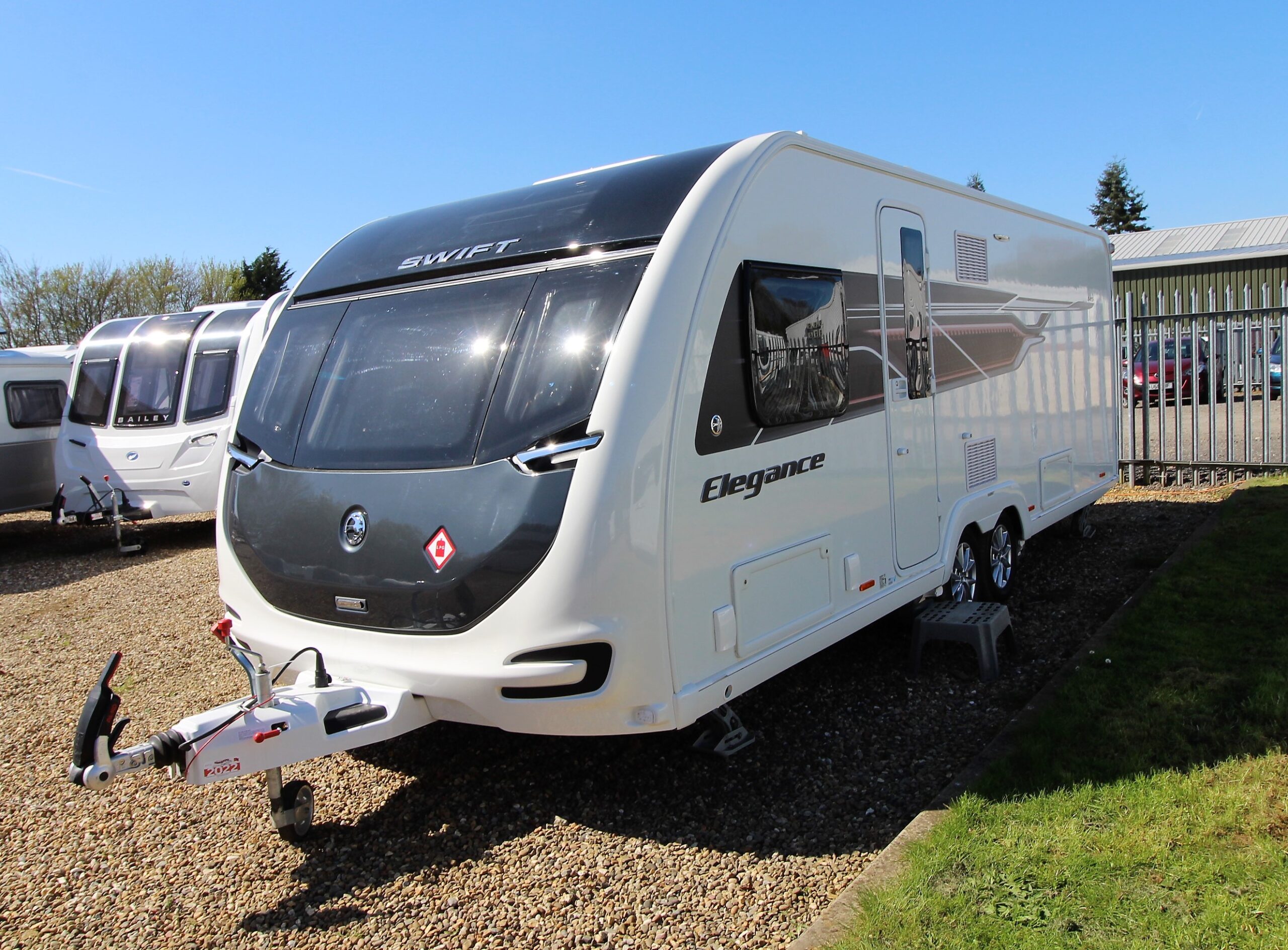2022-swift-elegance-845-1_1.jpg