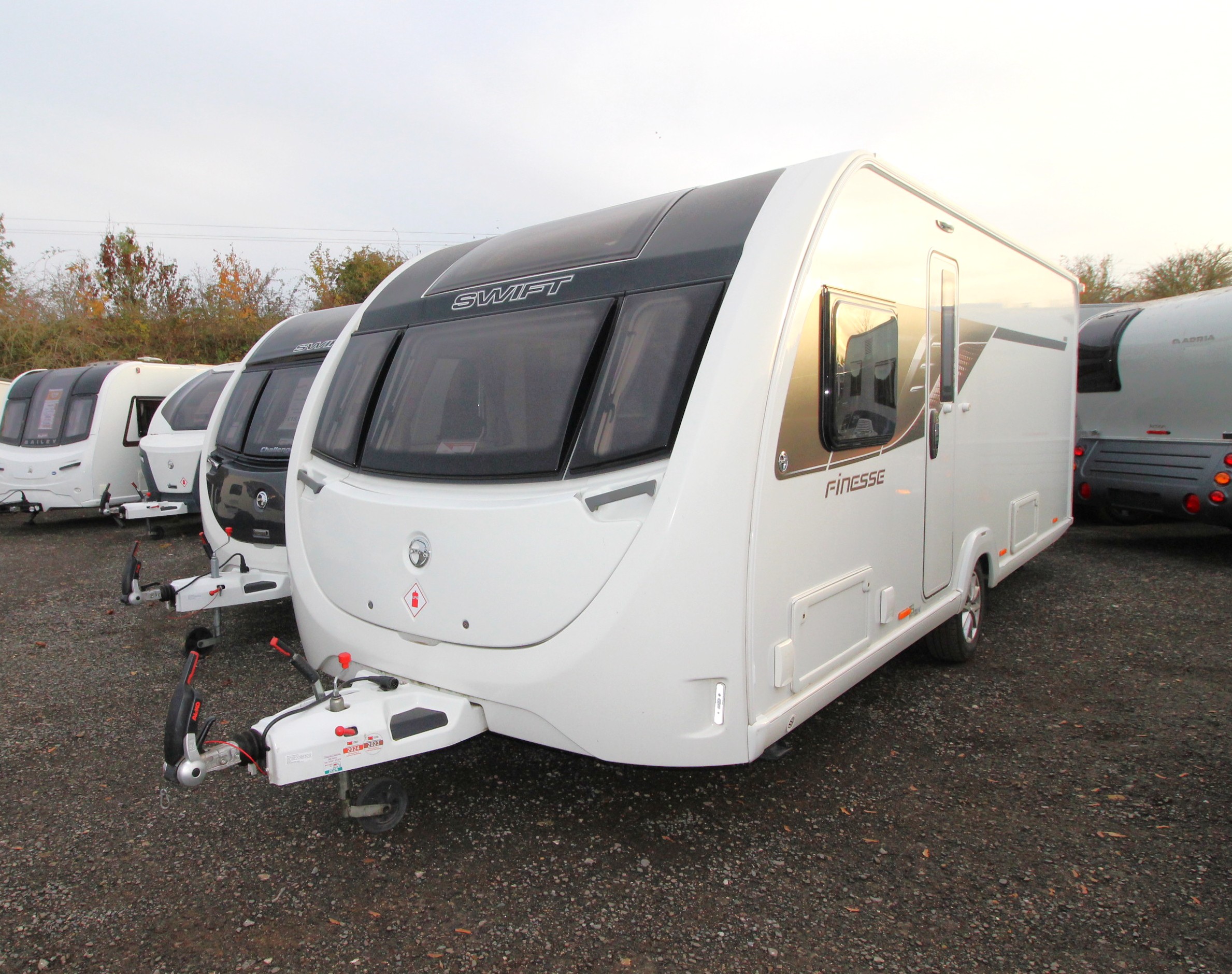 2022-swift-finesse-880-2.jpg