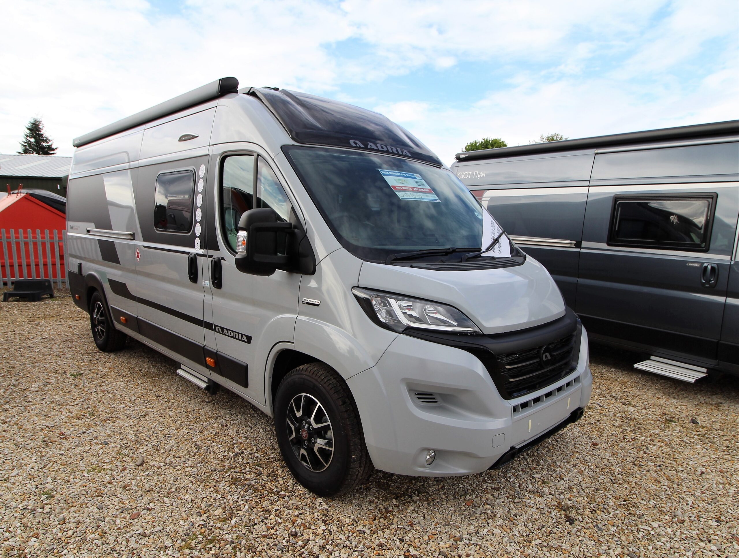 2023-adria-twin-supreme-640-spb-expedition-grey-16.jpg