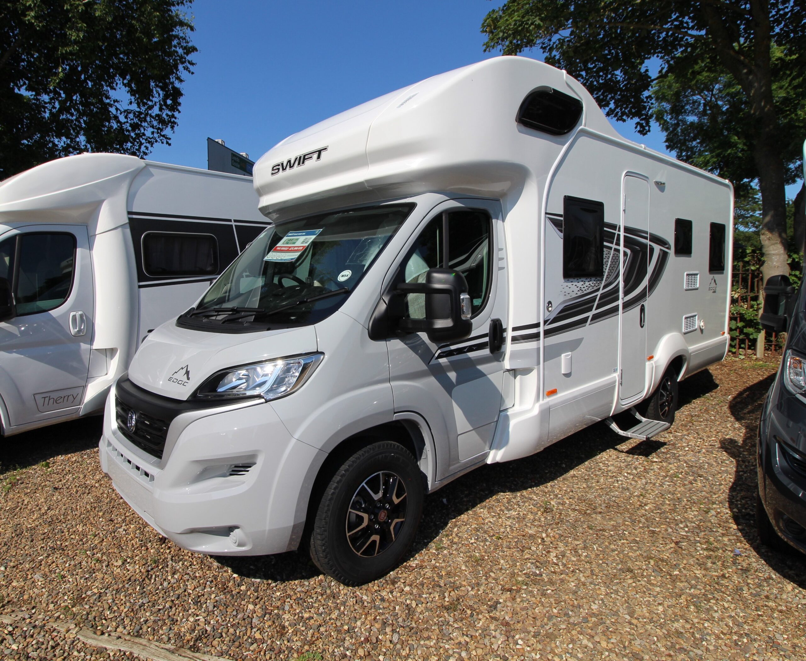 2023-swift-edge-486-high-grey-3.jpg