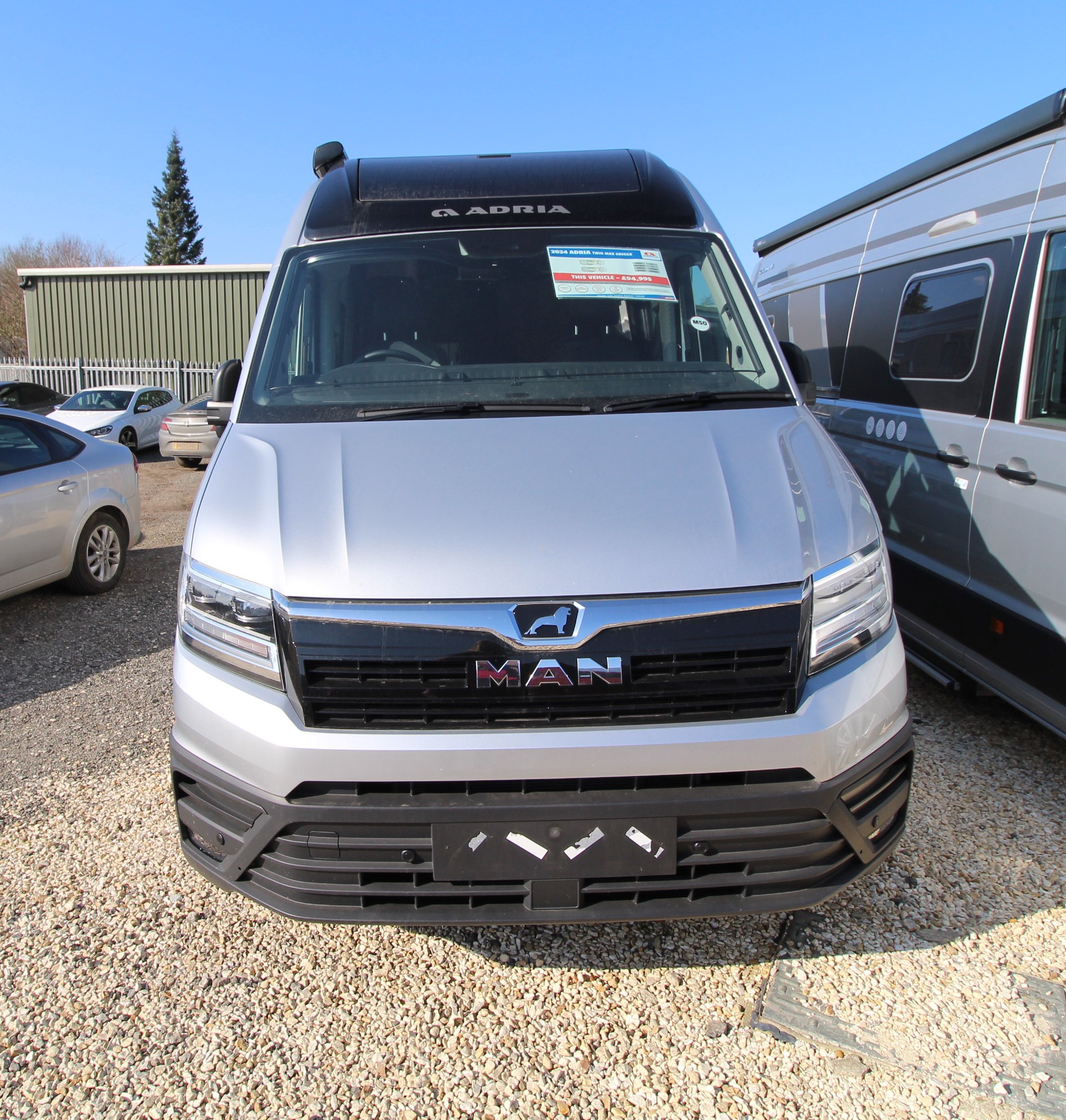 2024-used-adria-twin-max-680-sgx-2.jpg