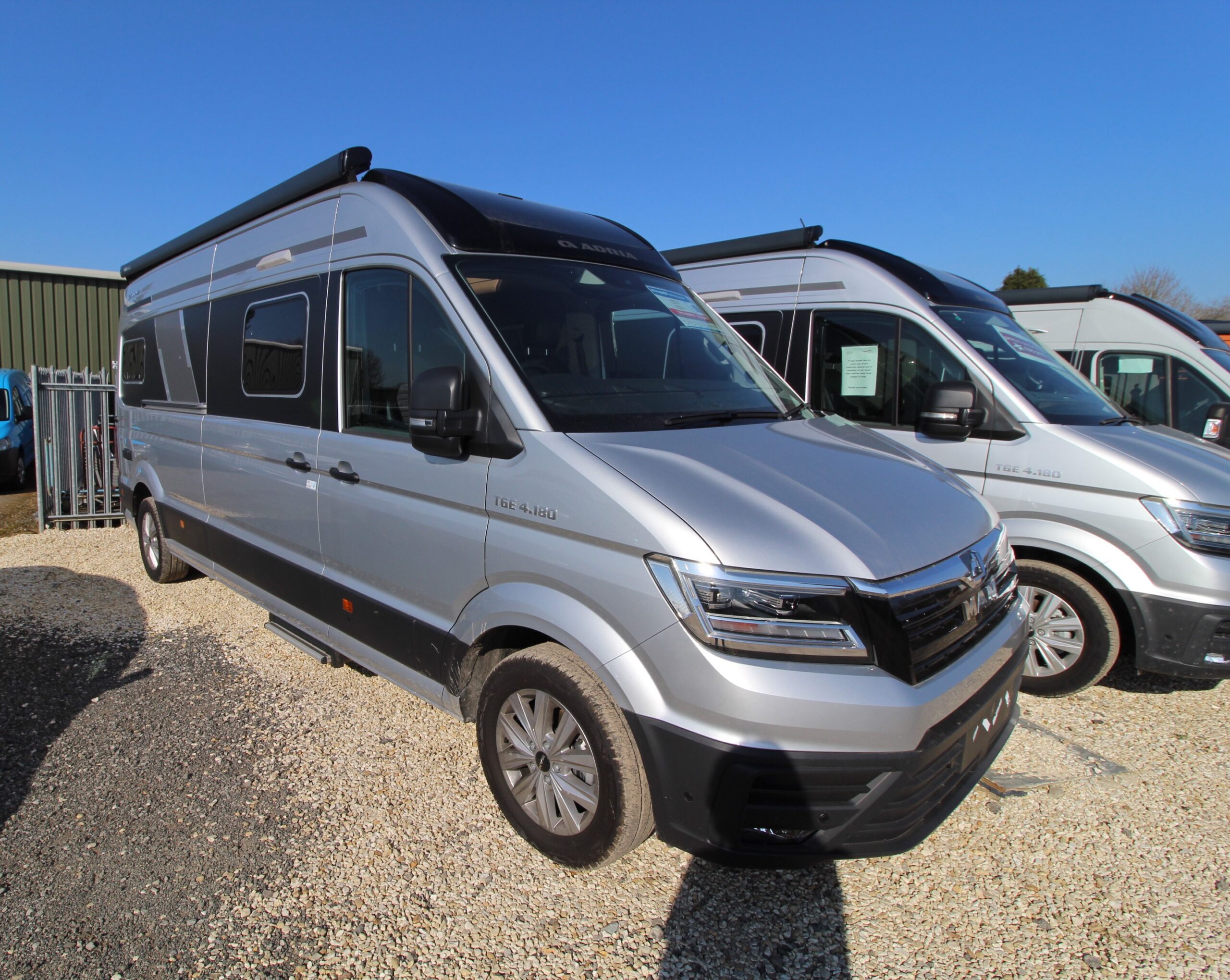 2024-used-adria-twin-max-680-sgx-3.jpg