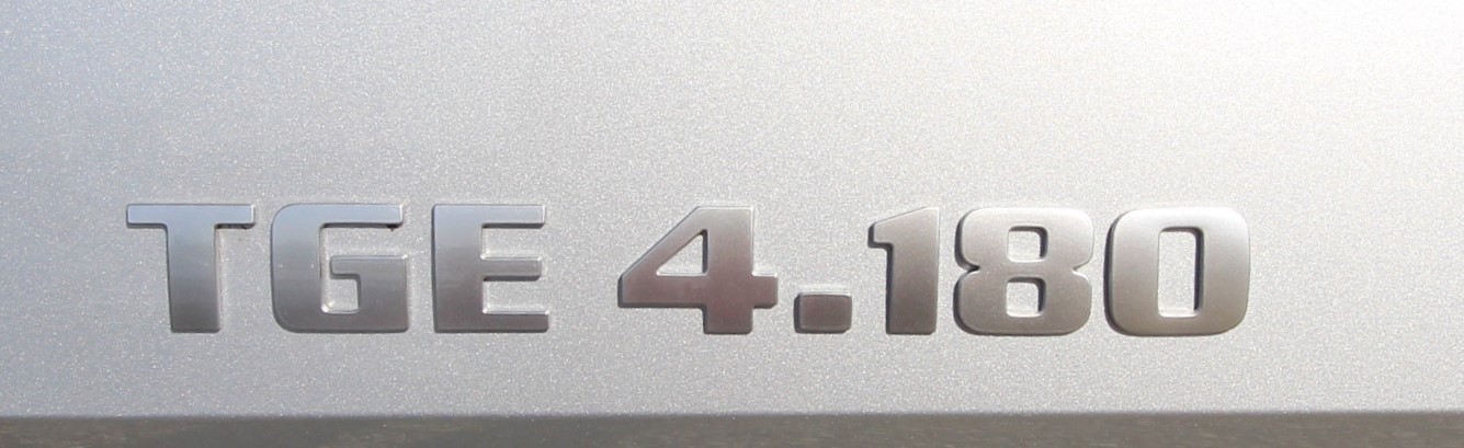 2024-used-adria-twin-max-680-sgx-4.jpg