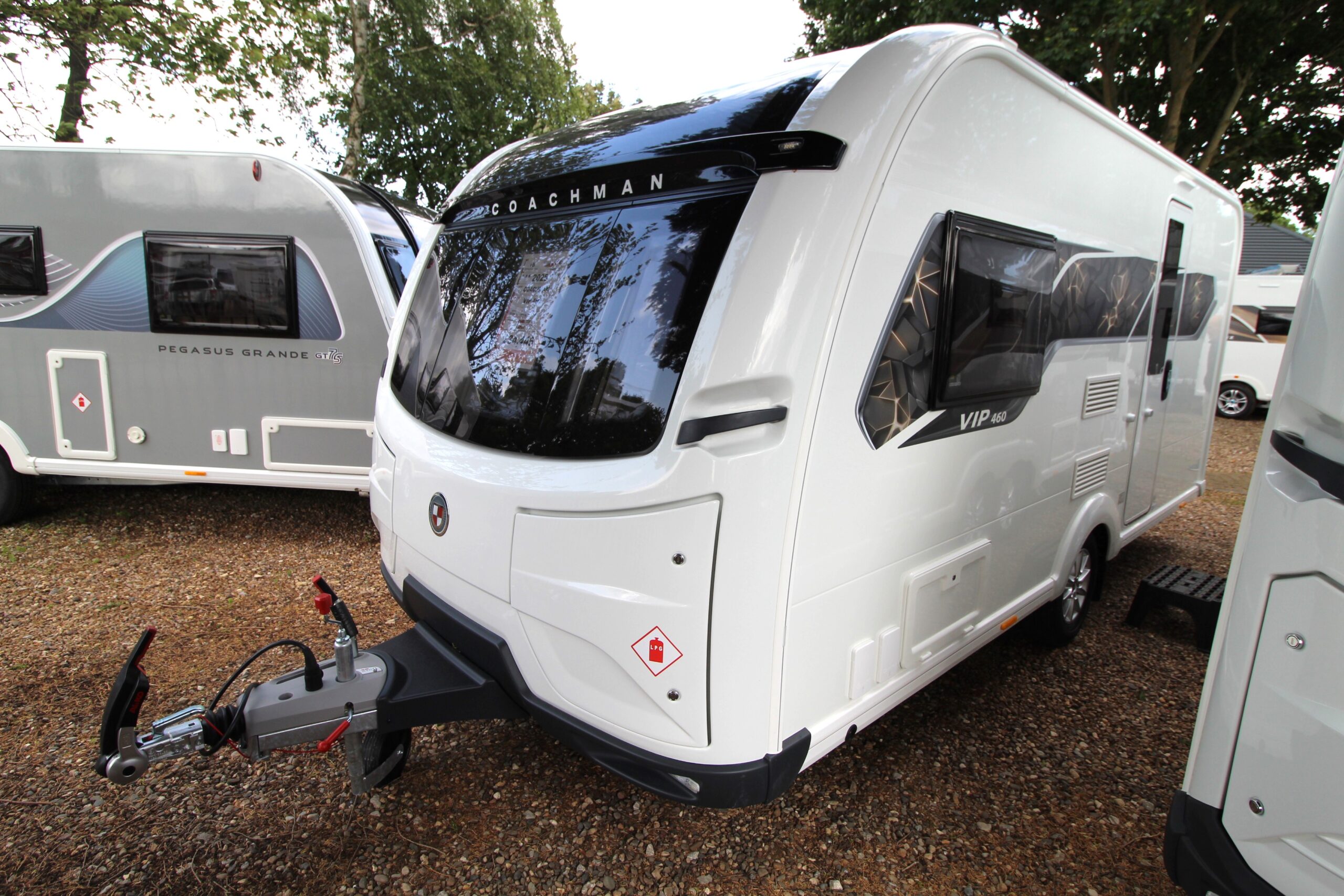 2025-coachman-vip-460-2_1.jpg