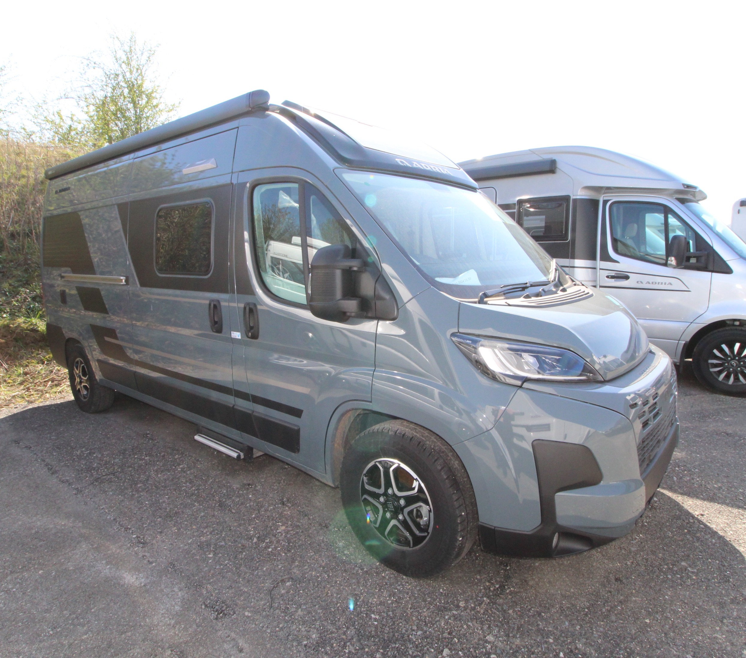 2025-twin-supreme-600-spb-lanzarote-grey-4.jpg