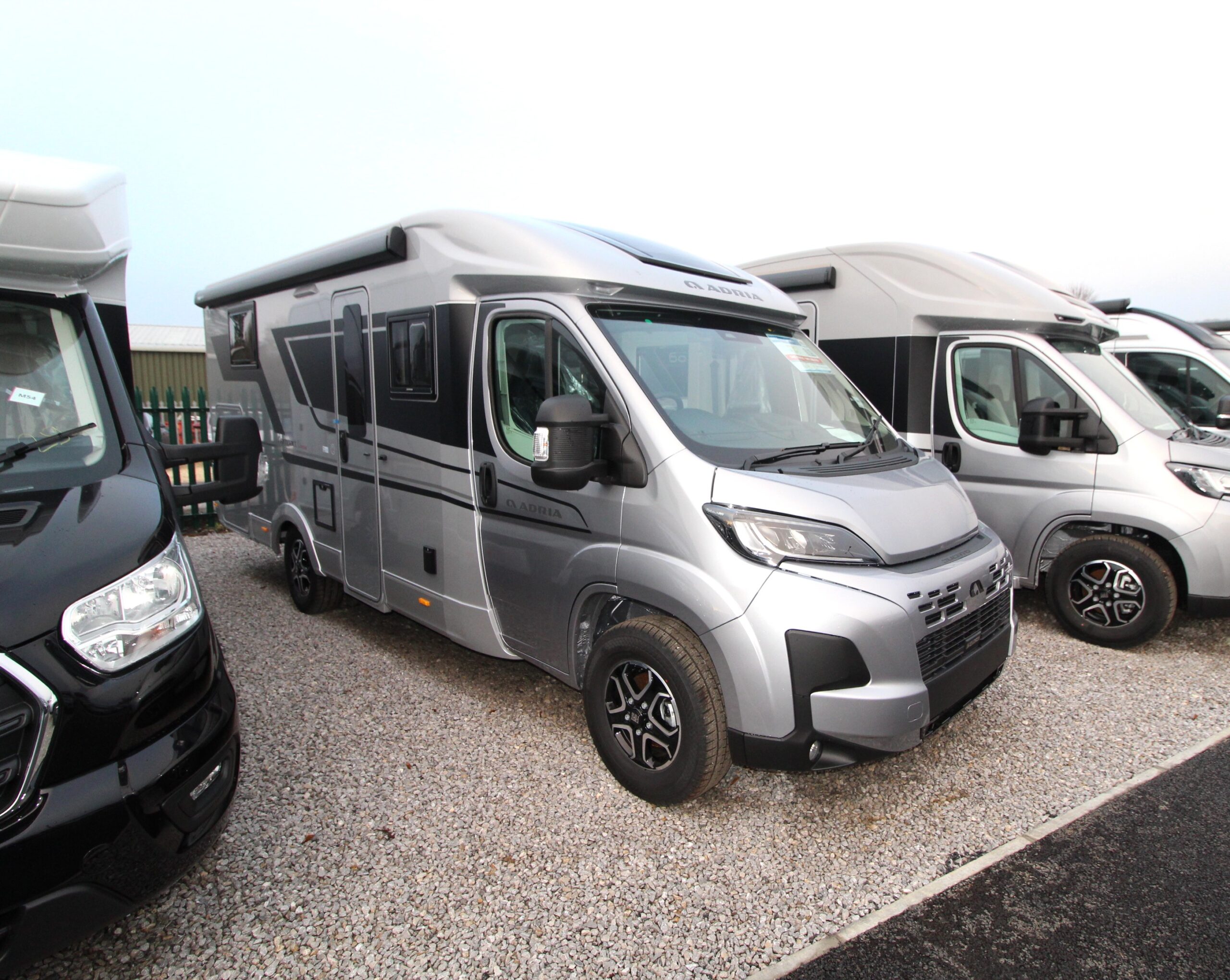 2026-adria-compact-supreme-dl-exterior-4_1.jpg