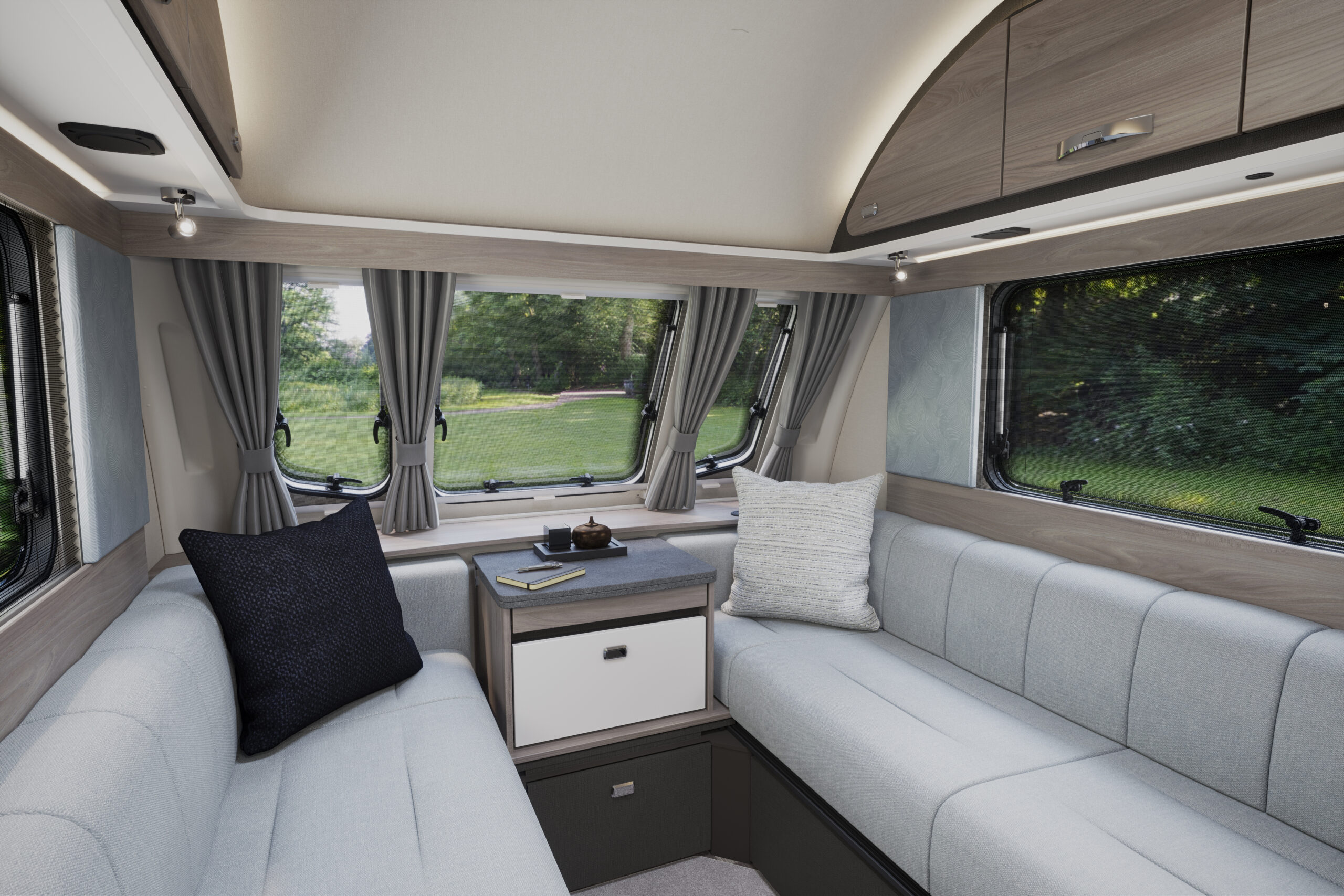 2026-challenger-390-frontlounge.jpg