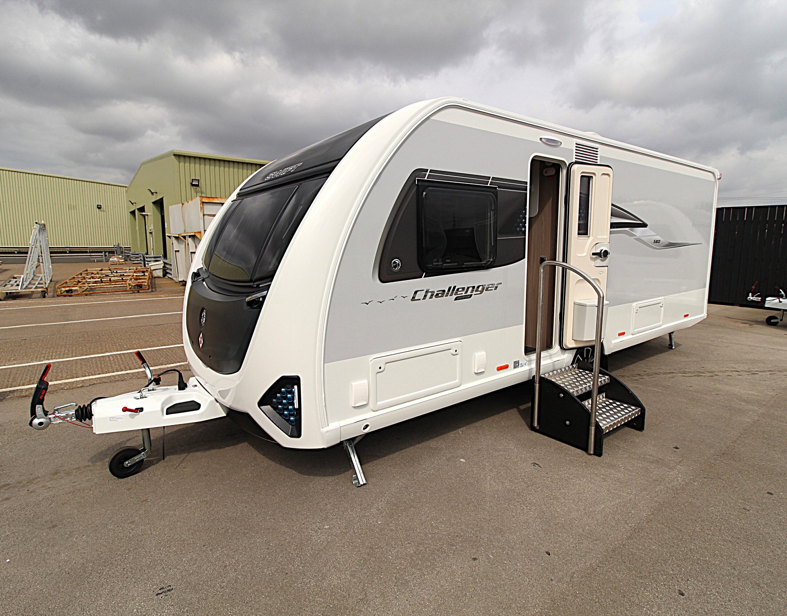 2026-challenger-grande-580-5.jpg
