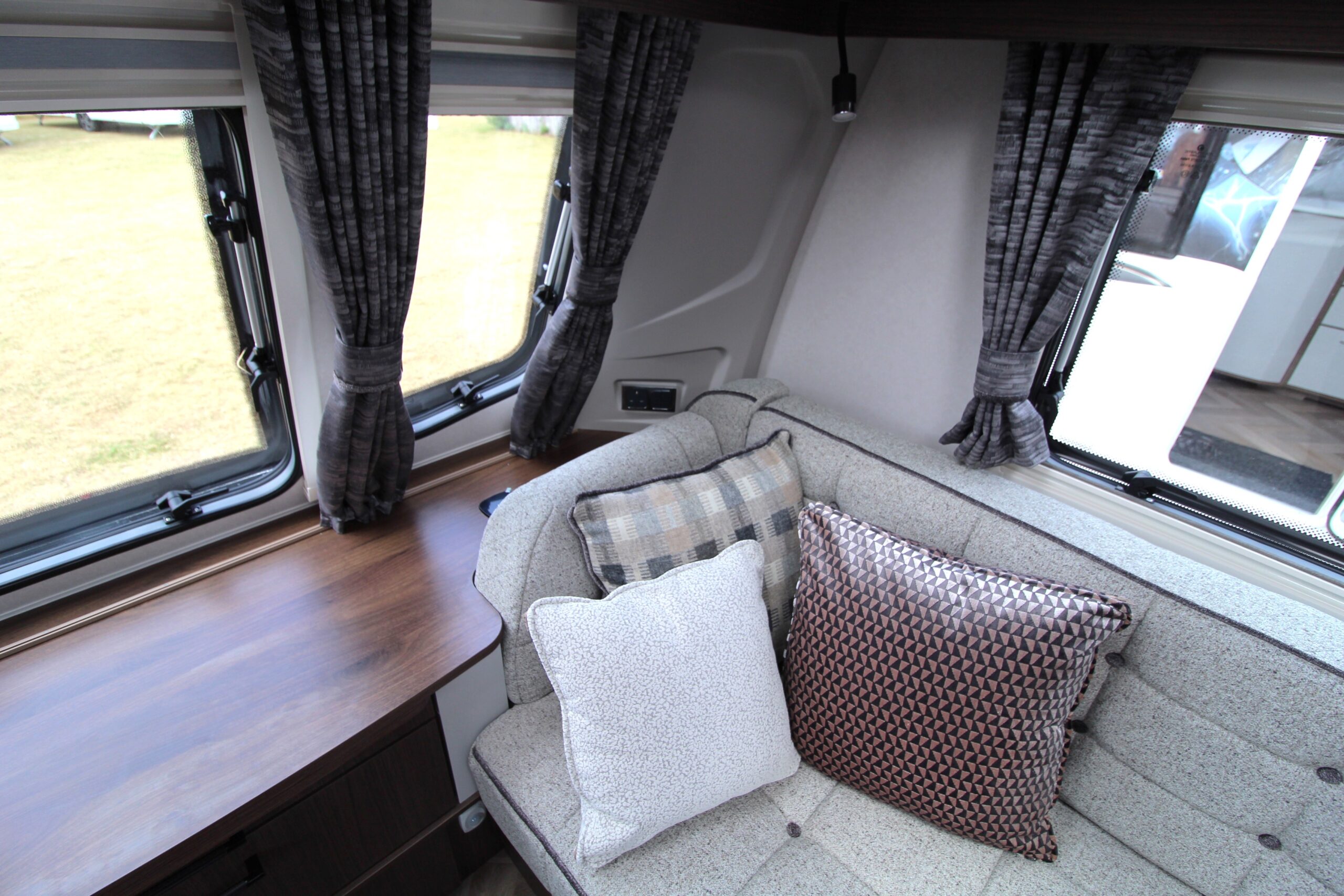 2026-coachman-laser-480-14.jpg
